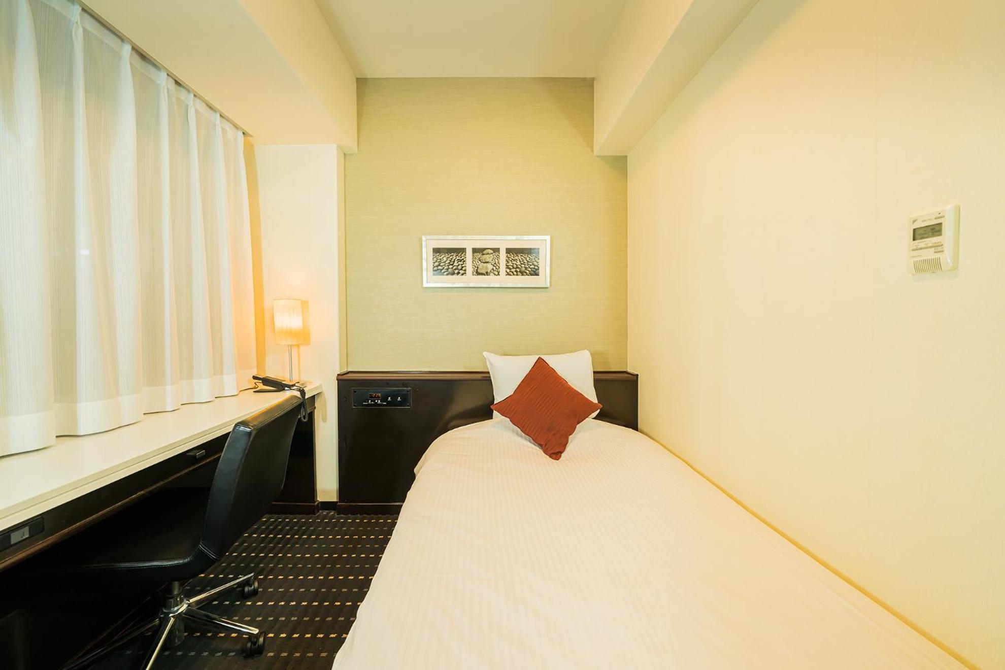 Single Room - Non-Smoking photo 3