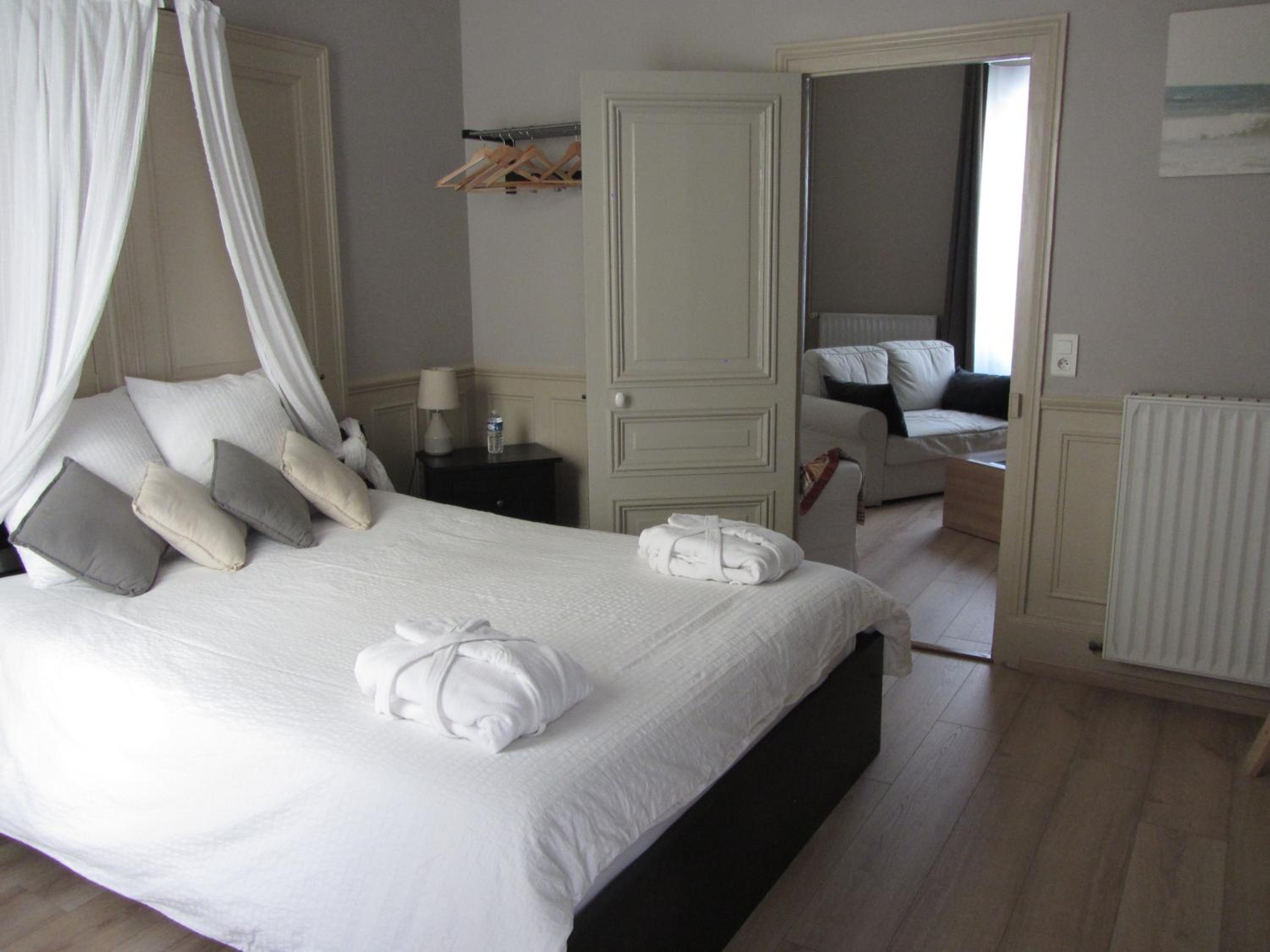 Horse Double Room photo 3
