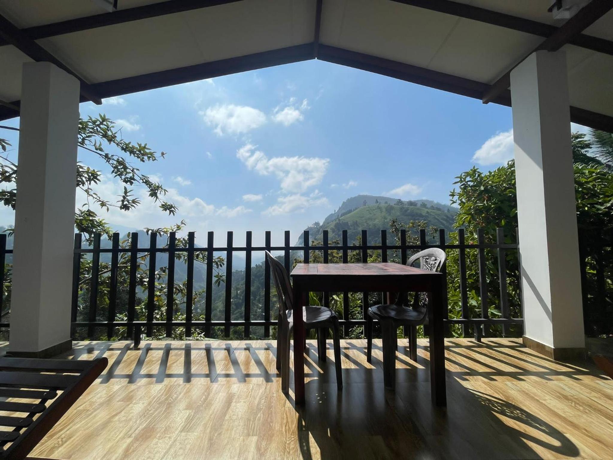 Family Room with Mountain View photo 2