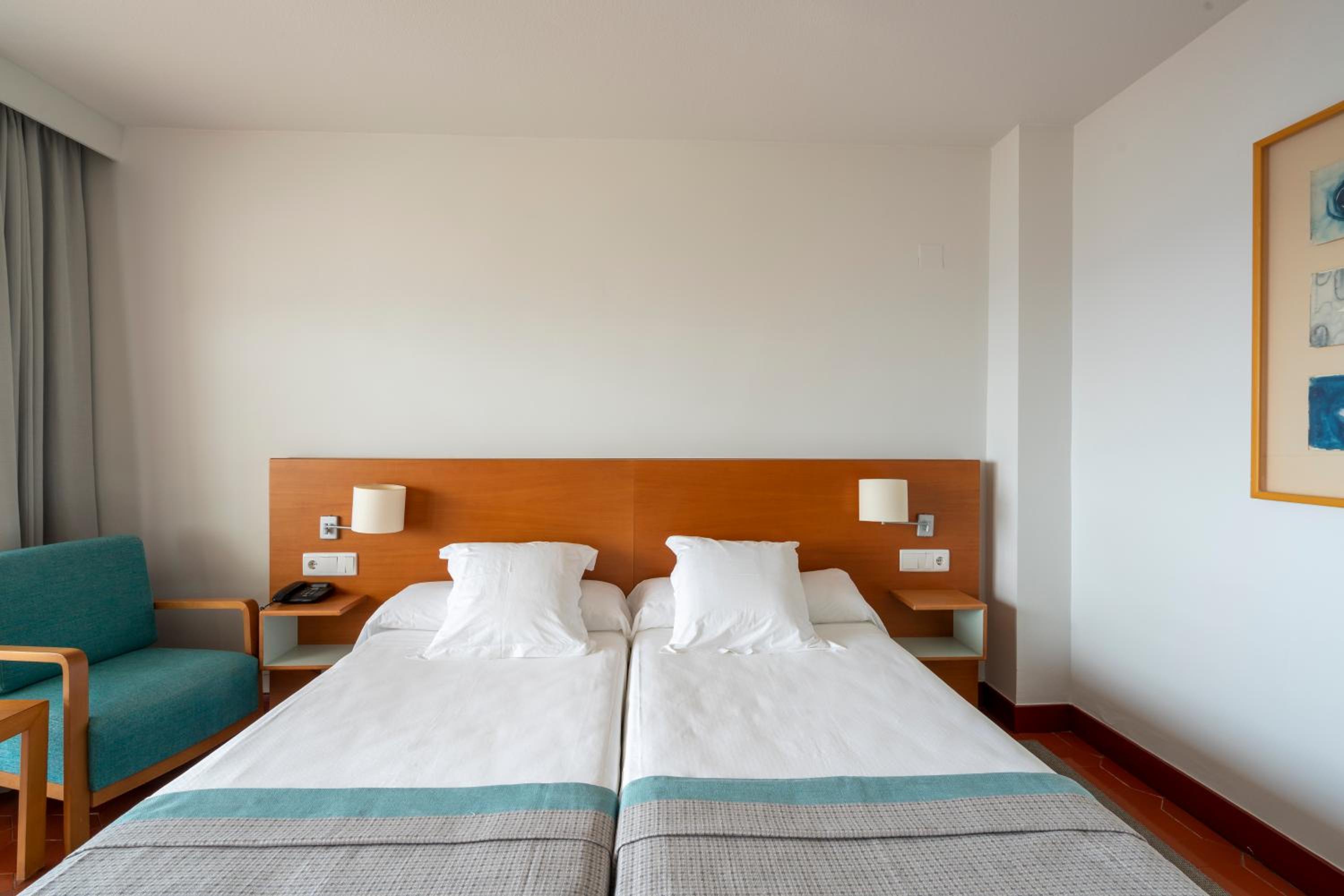 Habitación Doble Básica (2 adultos + 1 niño)