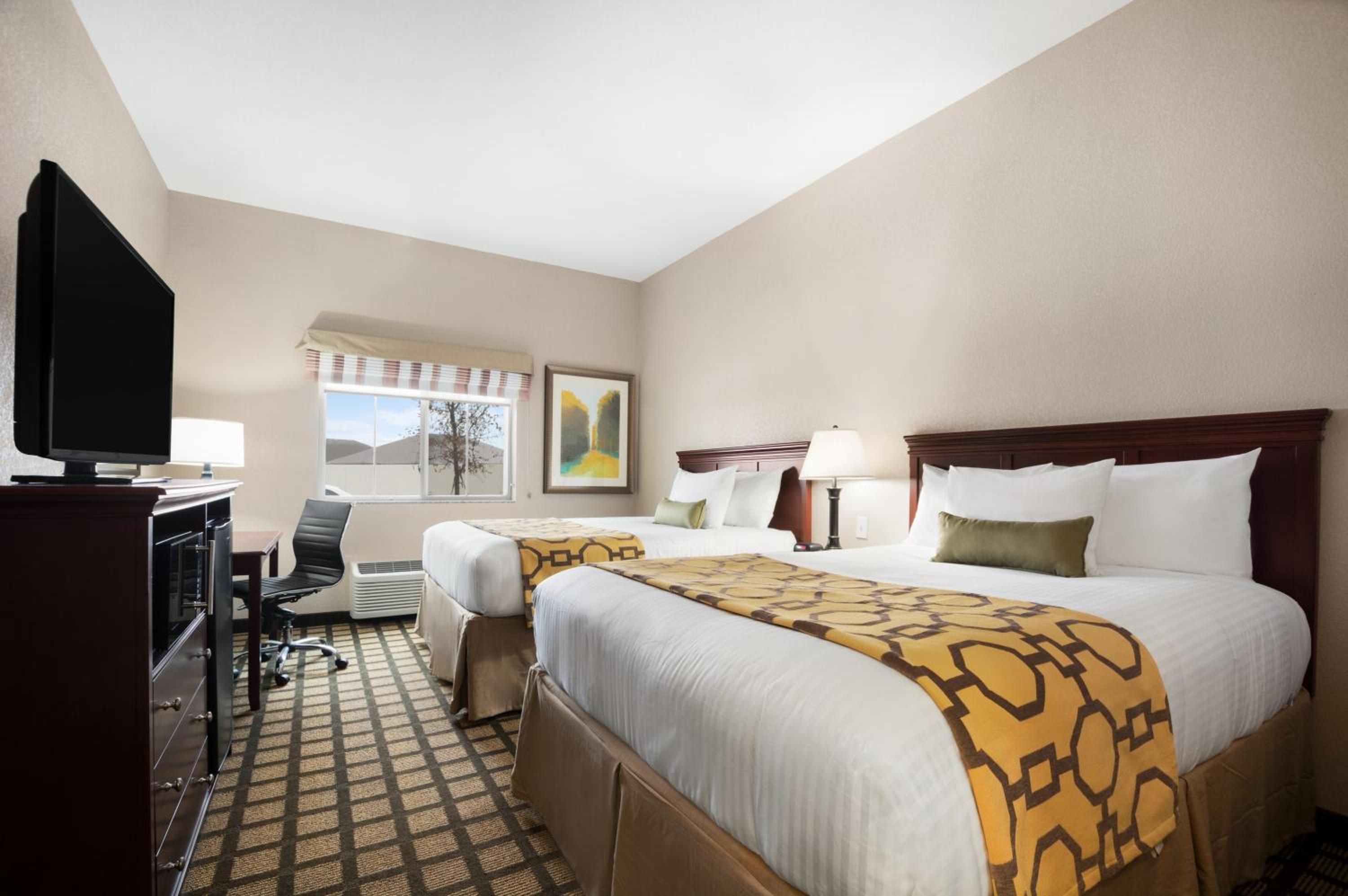 Queen Room with Two Queen Beds - Non-Smoking photo 1