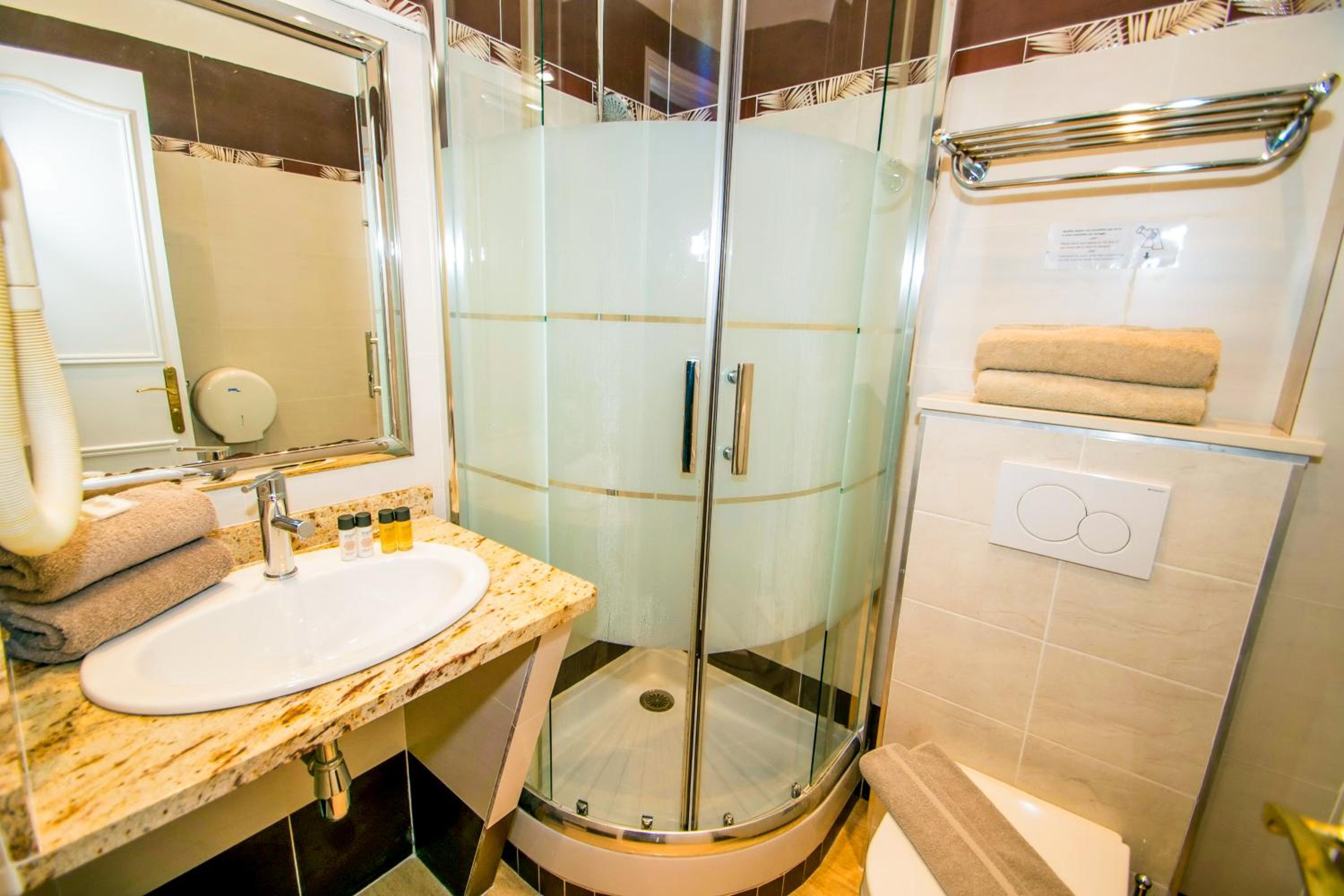 Double Room - Photo 11