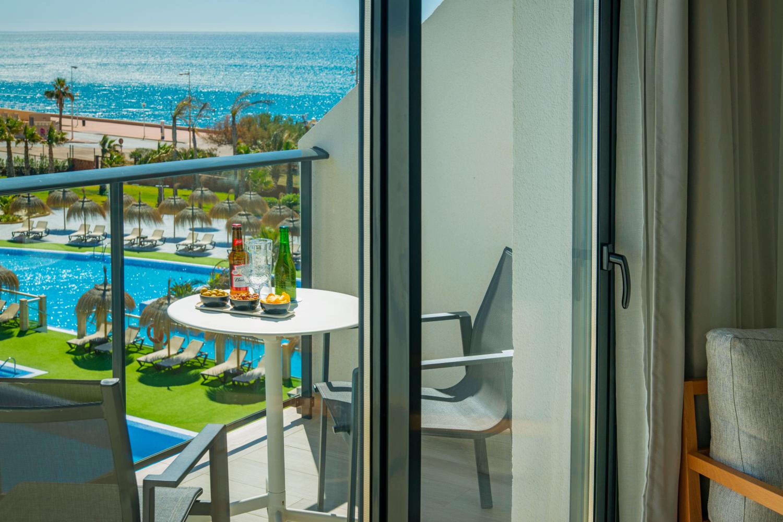 Habitación Doble Premium con Vista Parcial al Mar