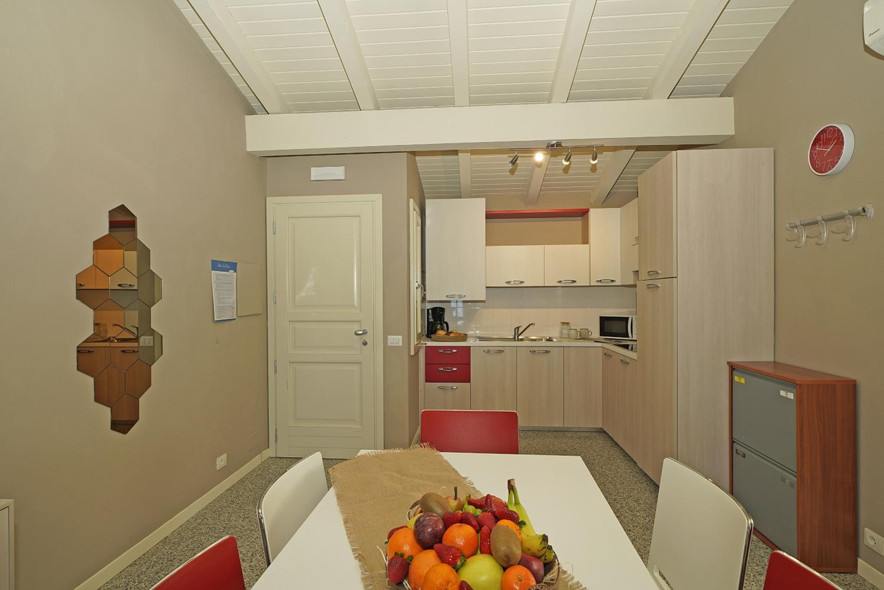 Two-Bedroom Apartment with Lake View - Photo 14