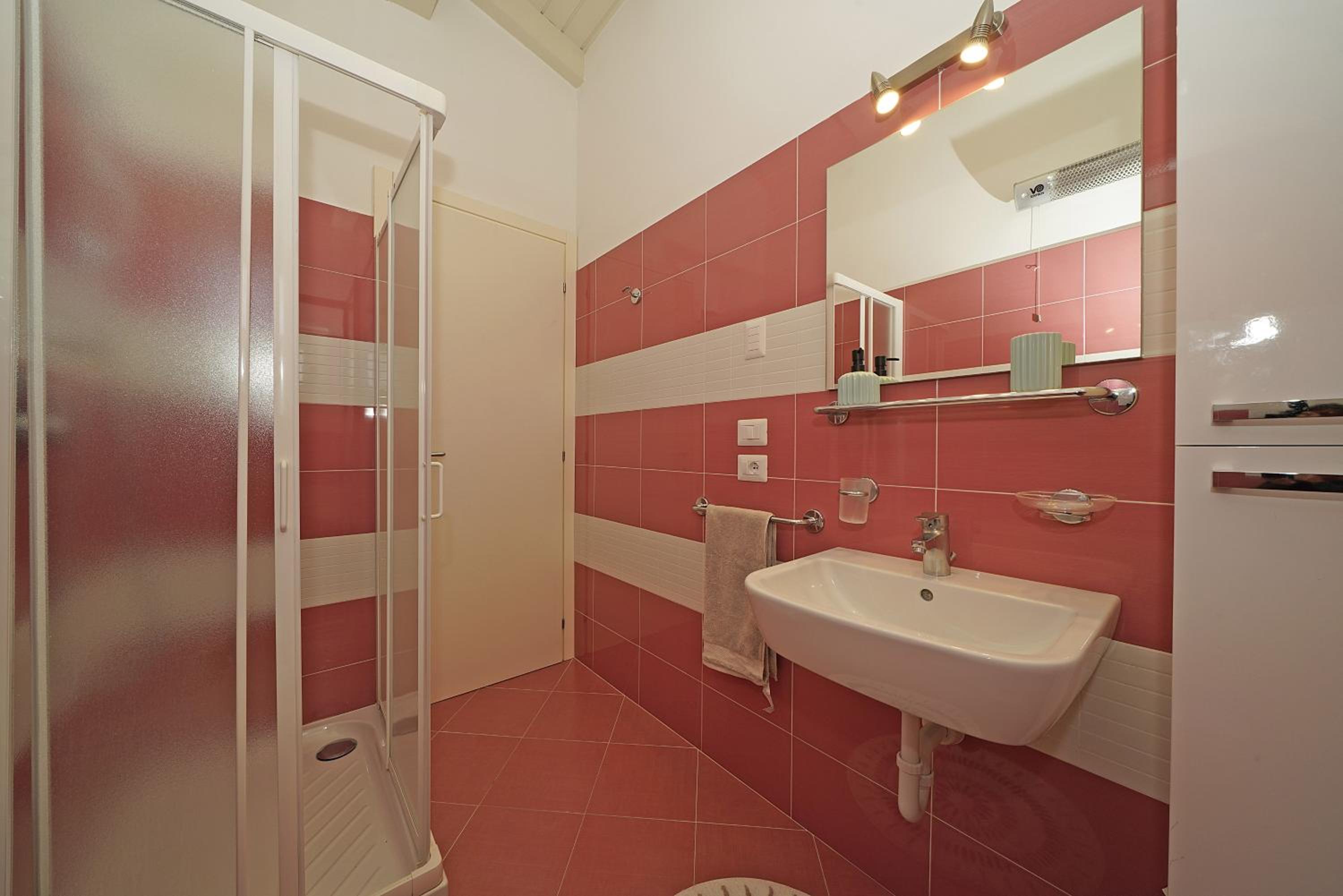 Two-Bedroom Apartment with Lake View - Photo 11