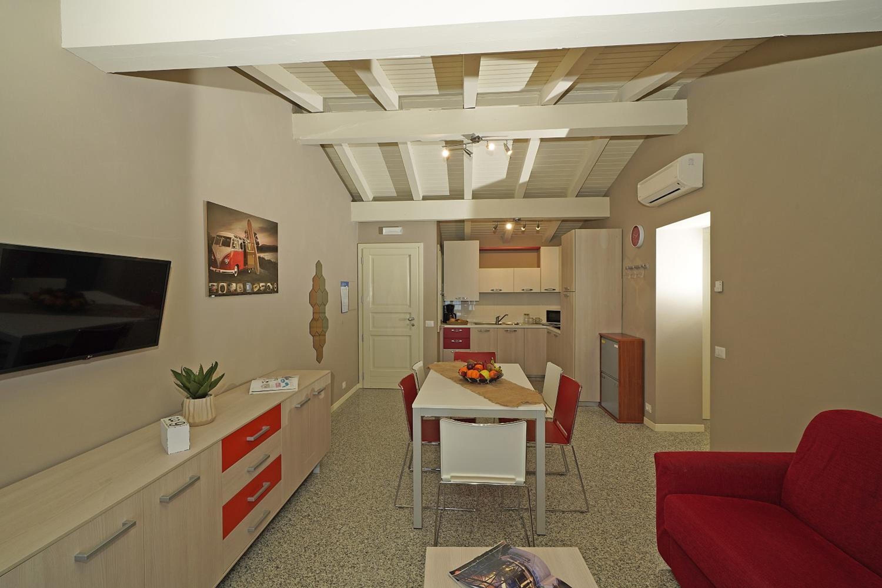 Two-Bedroom Apartment with Lake View - Photo 6