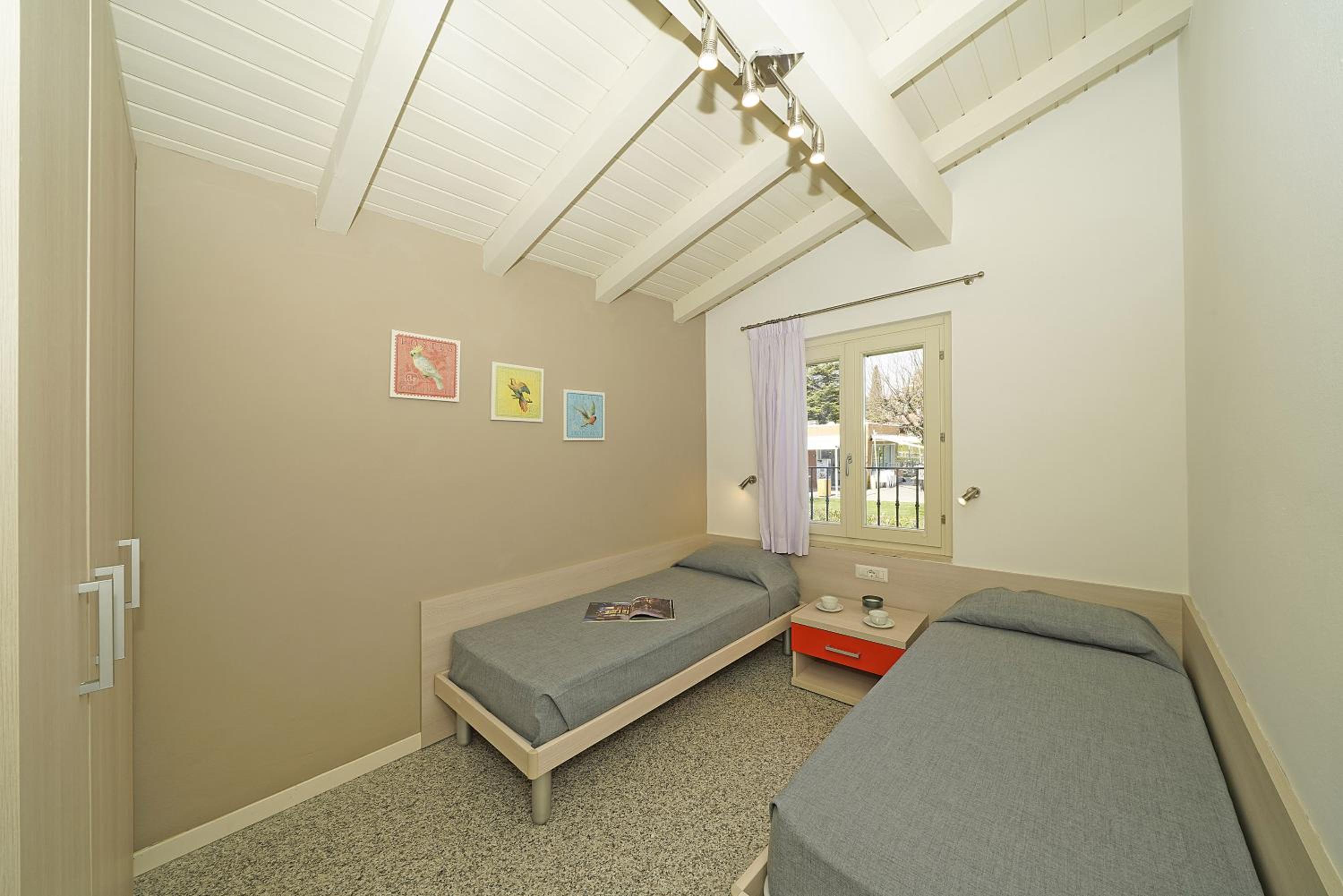 Two-Bedroom Apartment with Lake View - Photo 10