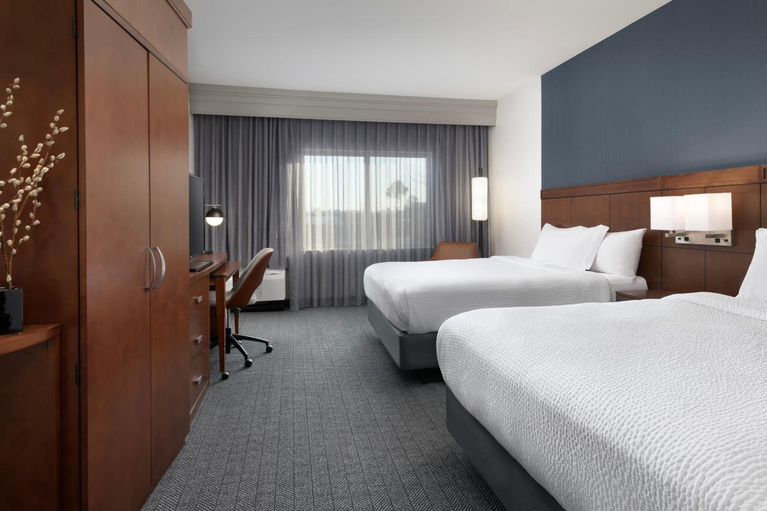 Queen Room with Two Queen Beds - Hearing Accessible