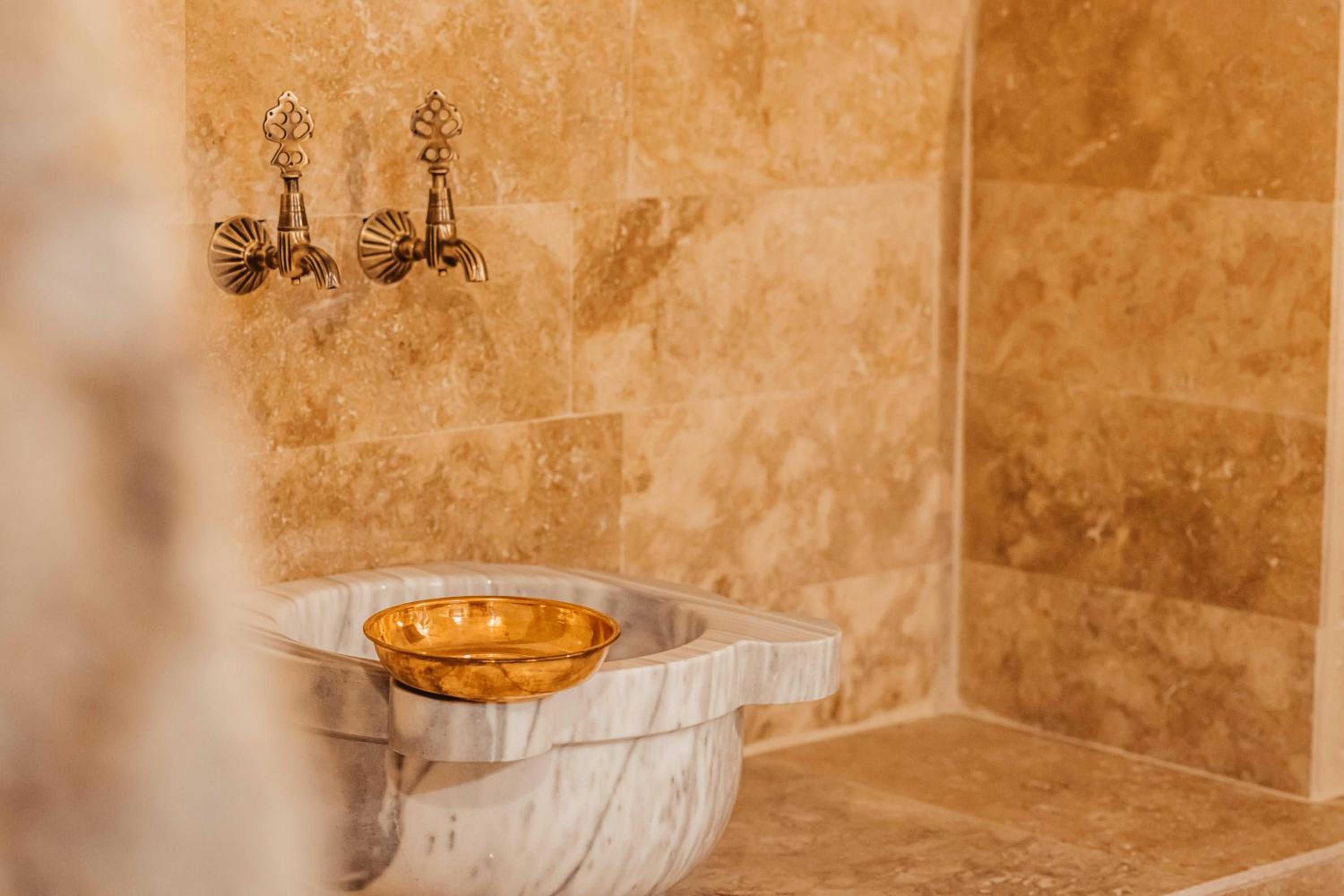 Deluxe Suite with Spa Bath photo 3