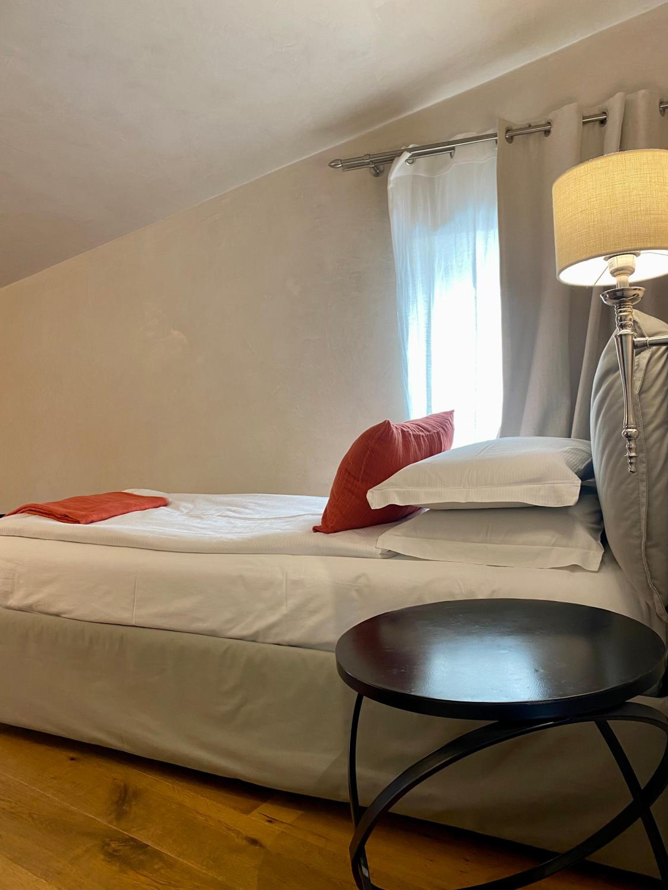 Two-Bedroom Apartment - Photo 8