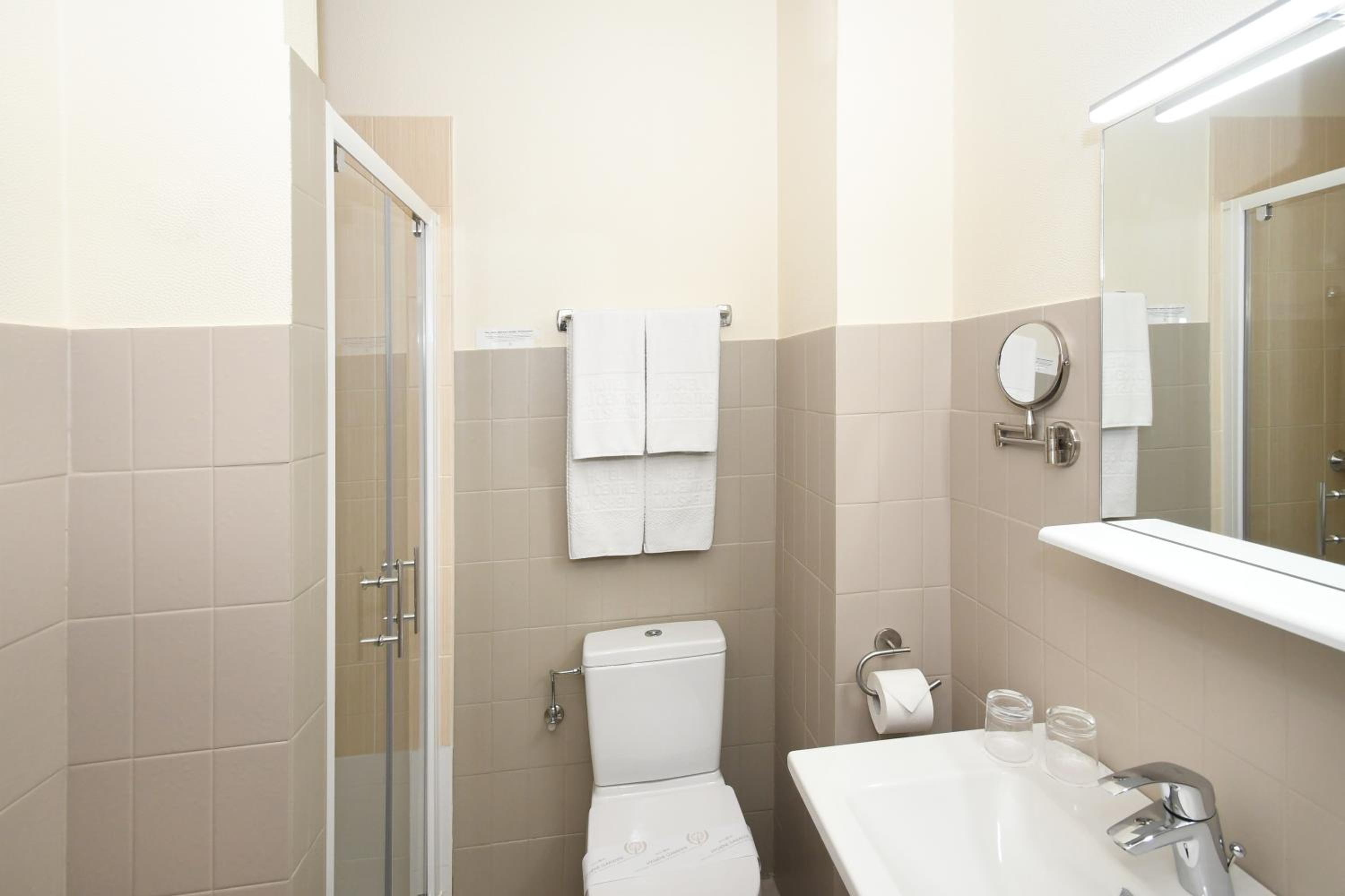 Standard Double Room - Photo 2