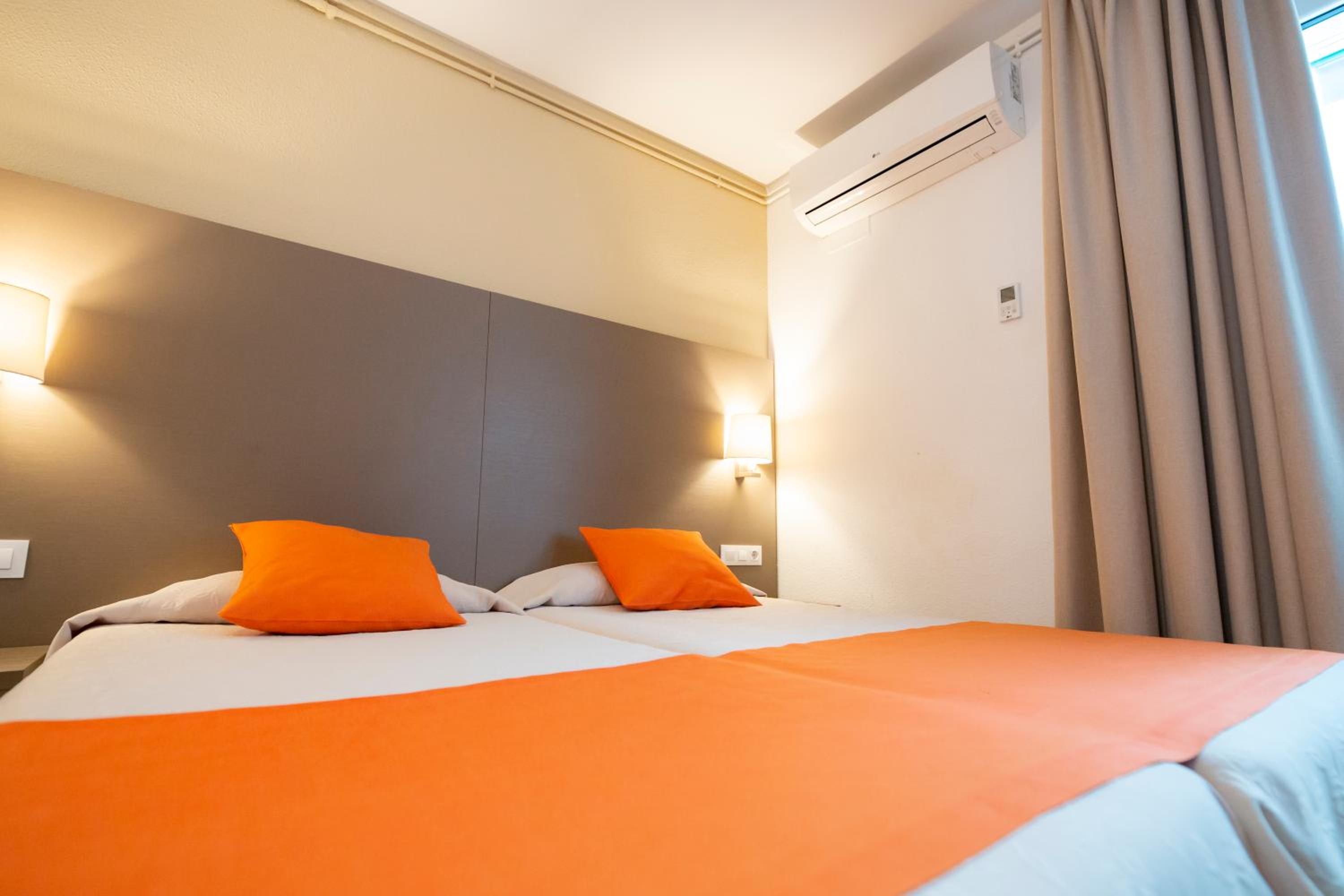 Economy Double or Twin Room (No View) photo 2