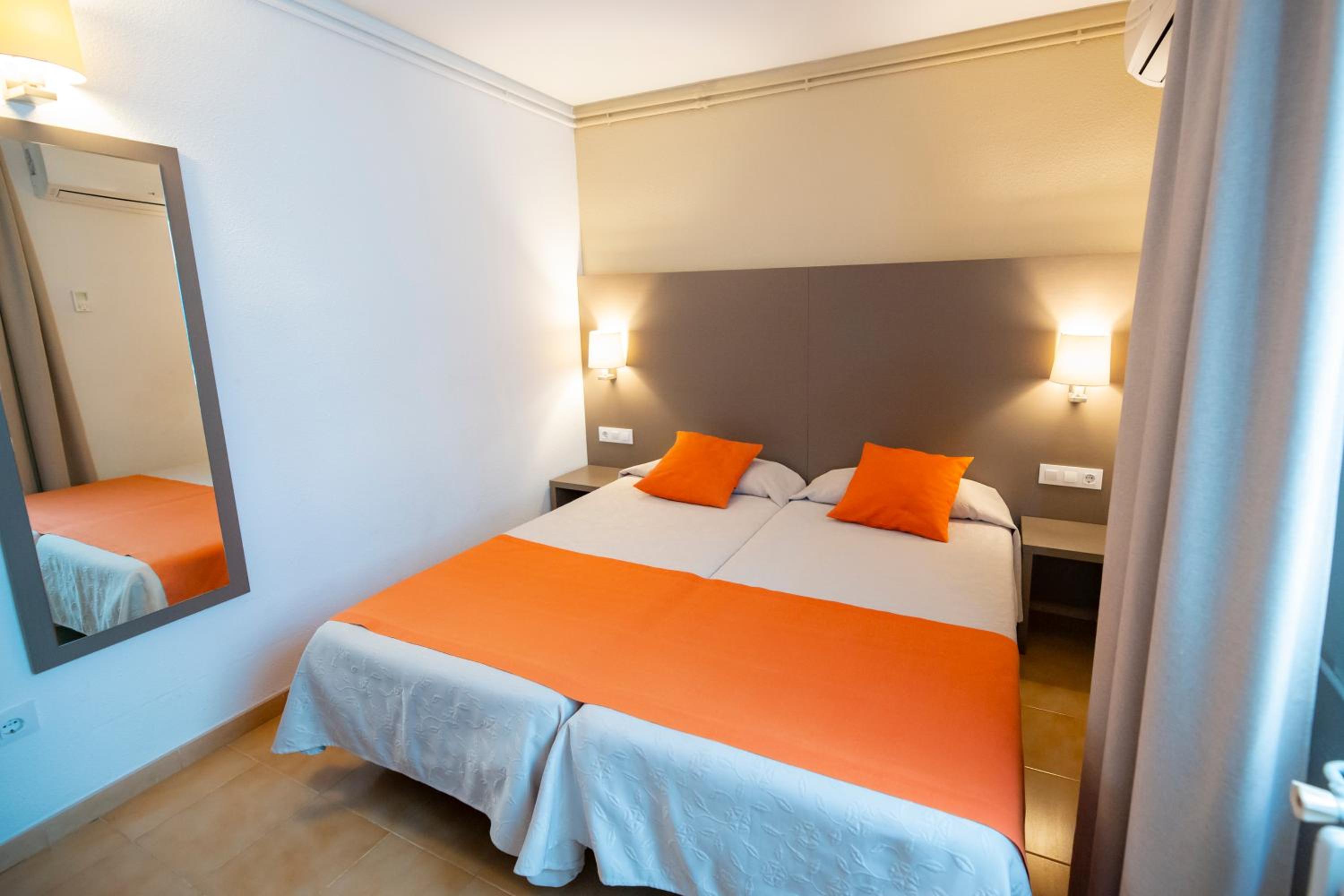Economy Double or Twin Room (No View) photo 3