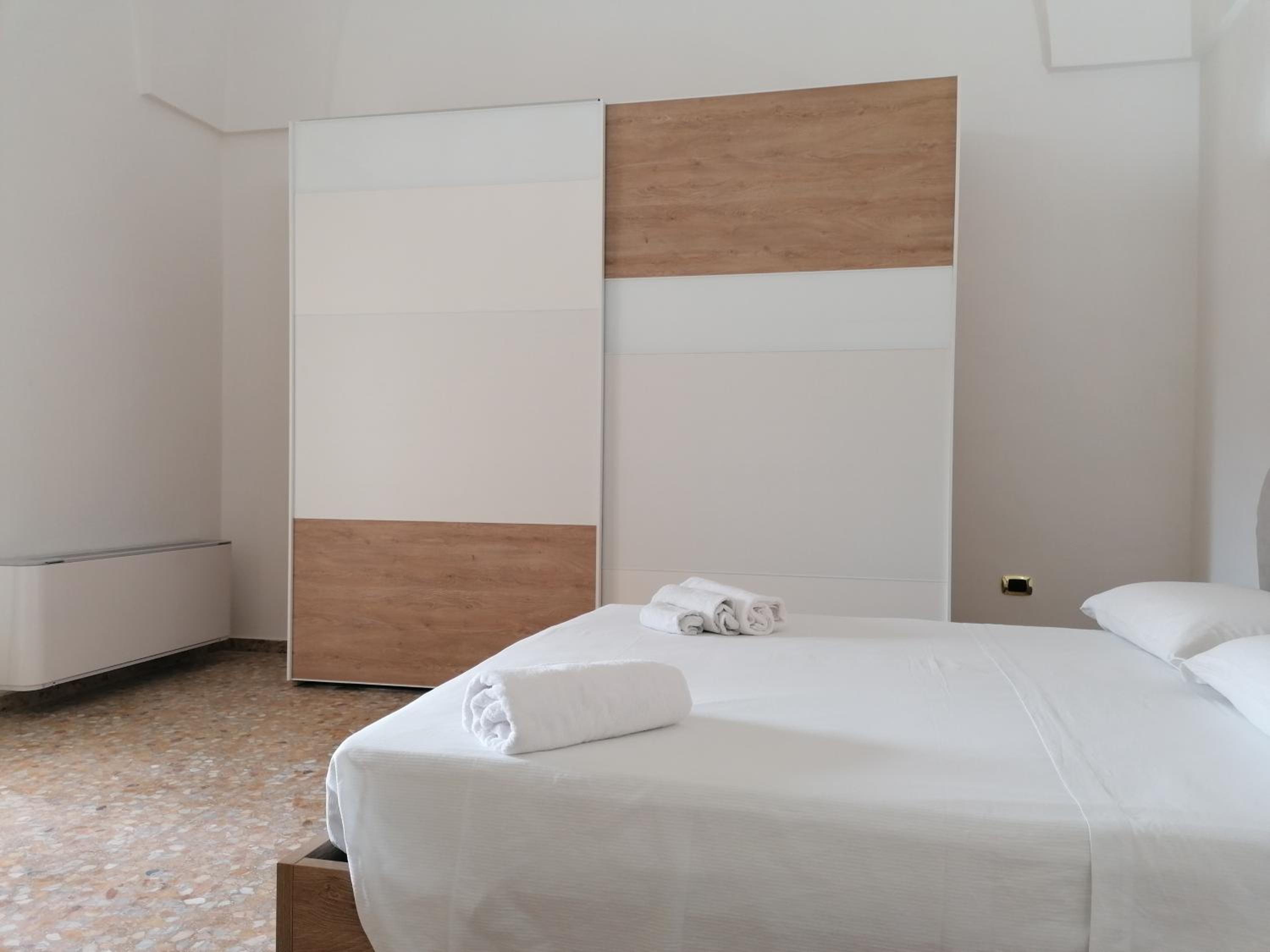 Apartment With Shared Bathroom photo 1