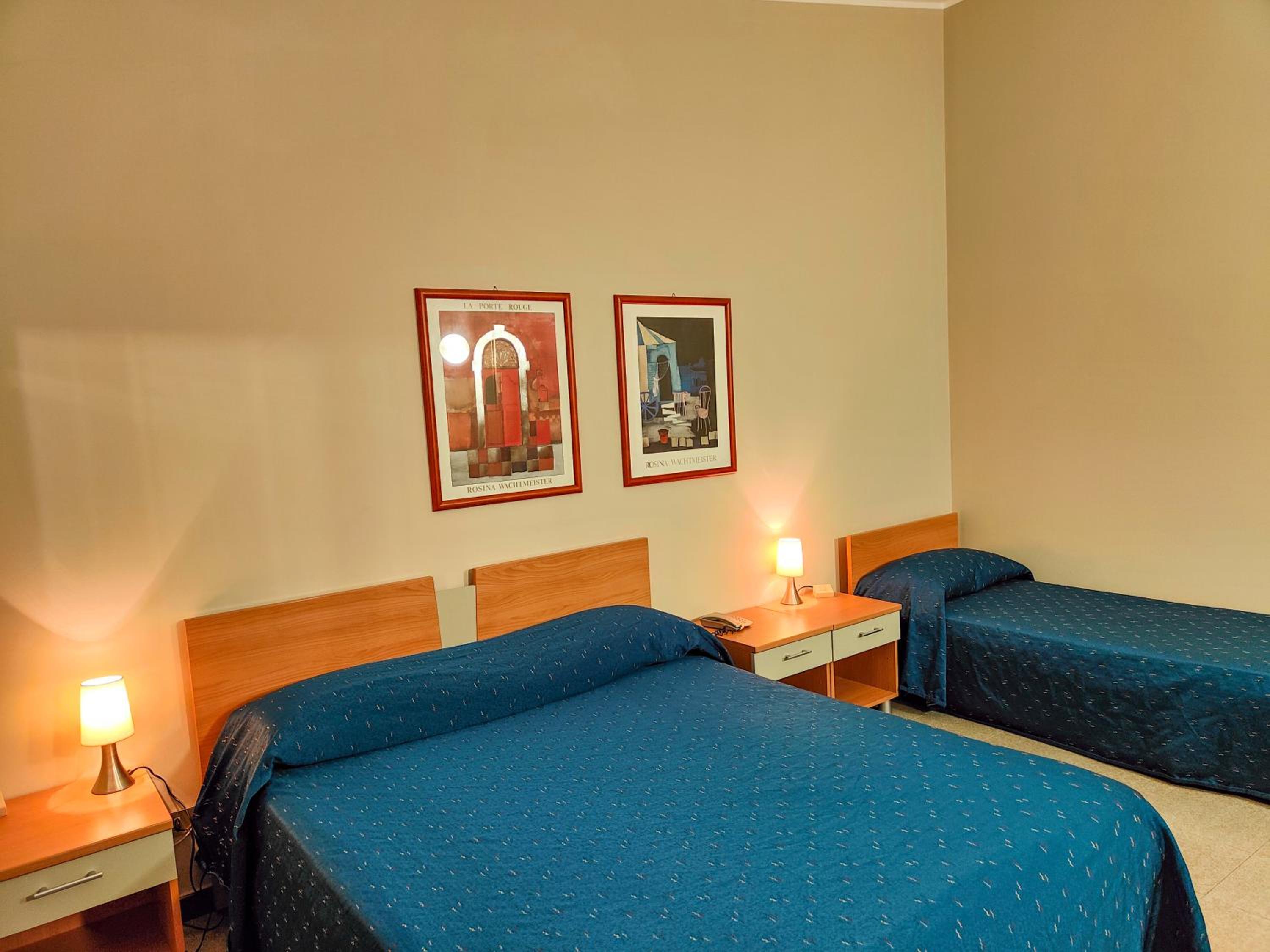 Quadruple Room - Photo 11