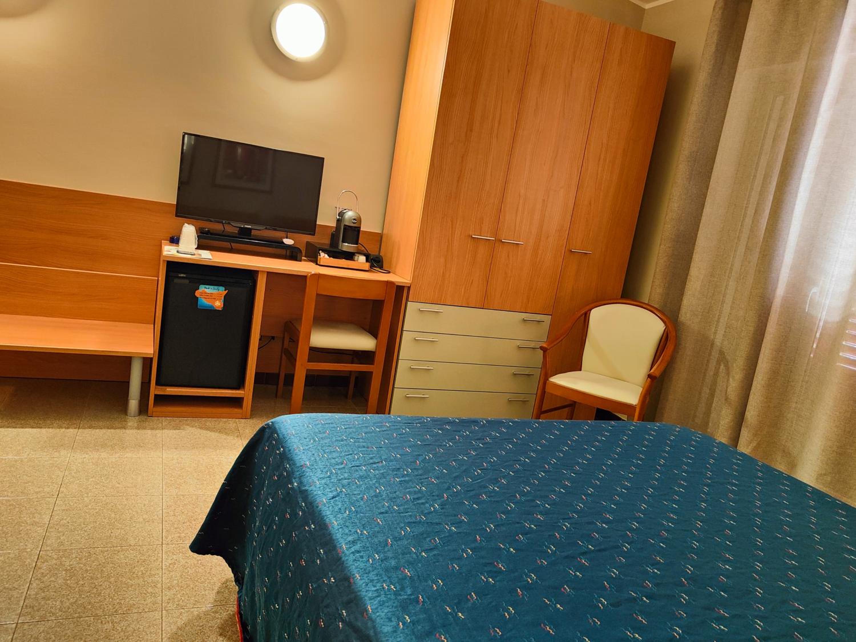 Quadruple Room - Photo 5