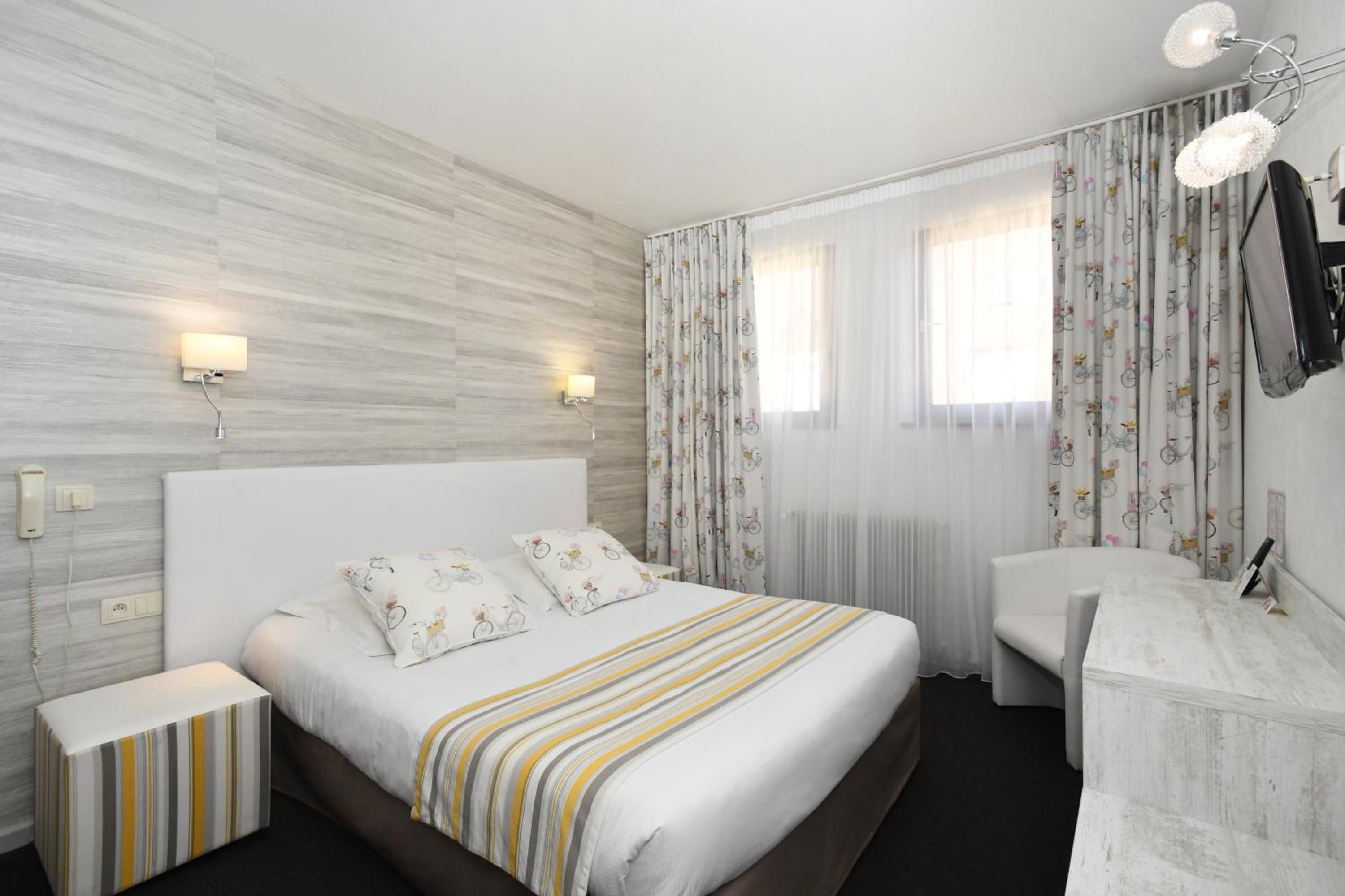 Standard Double Room - Photo 3