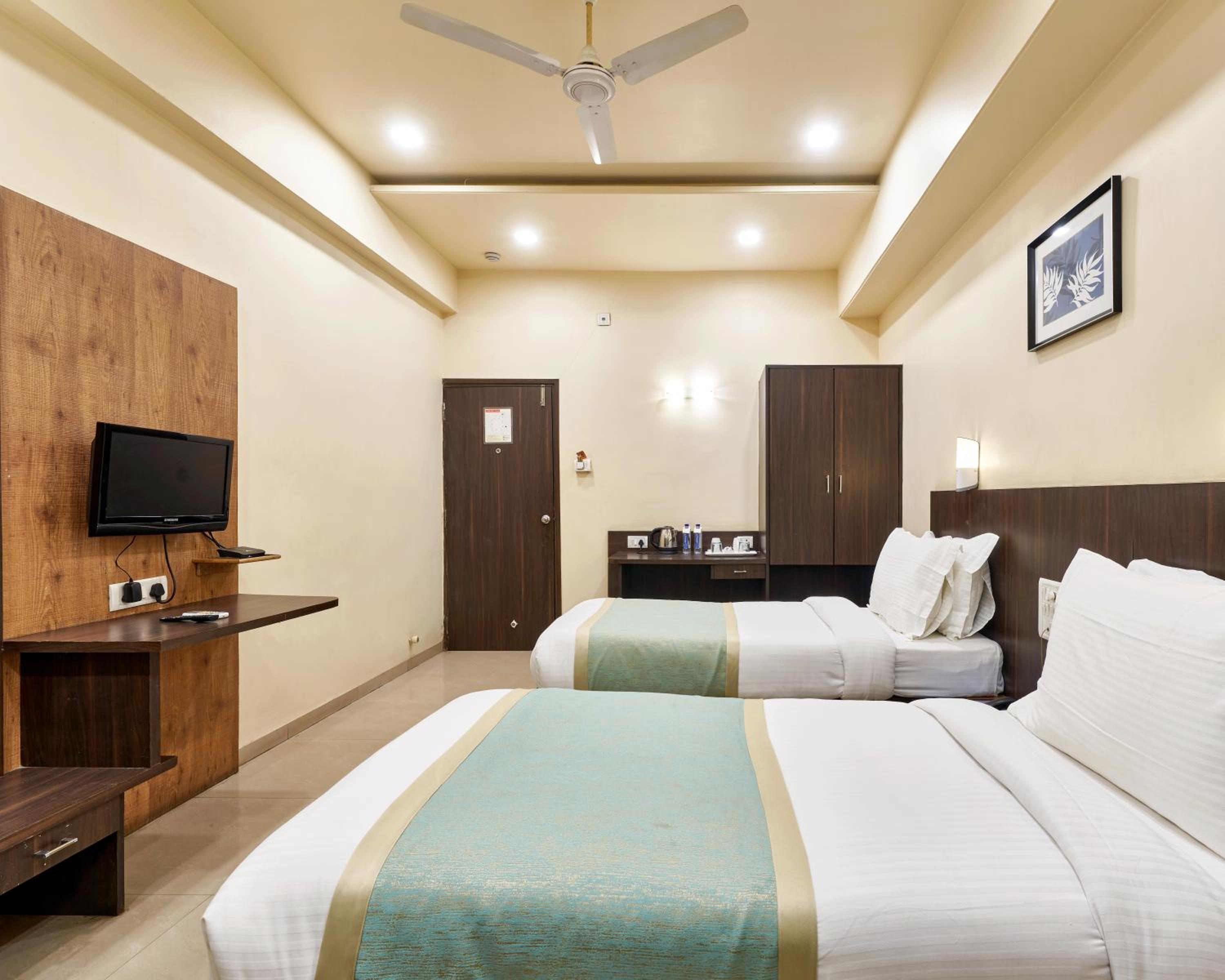 Superior Twin Room - Photo 12