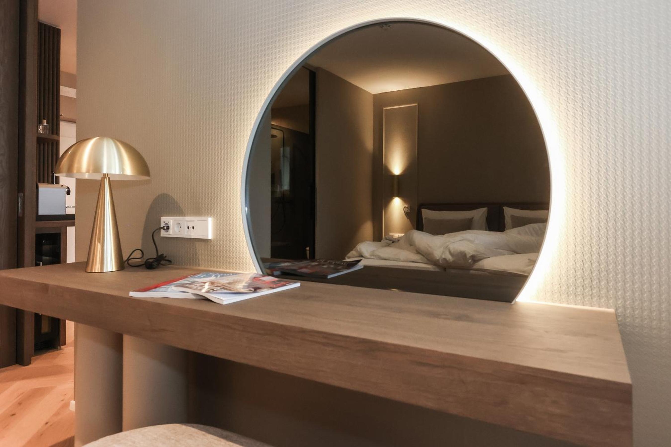 Junior Suite with Balcony - Photo 6