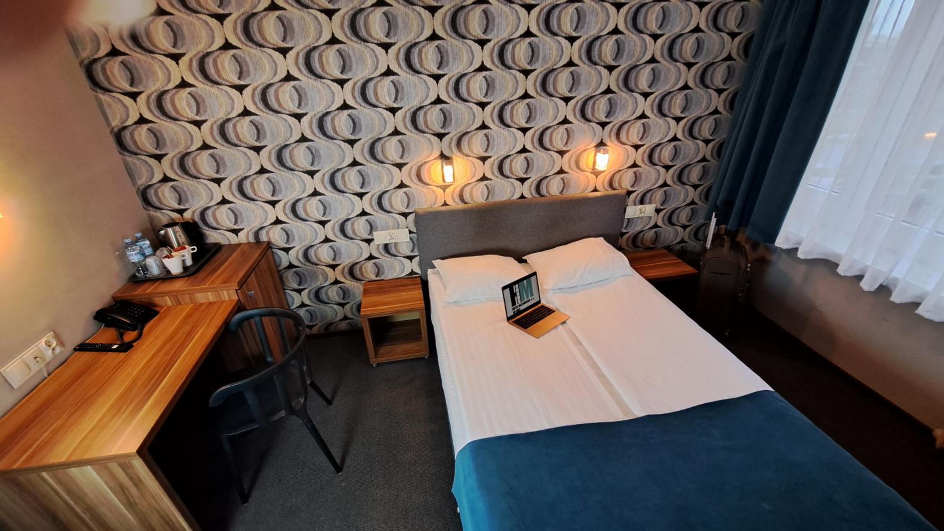 Standard King Room - Photo 6