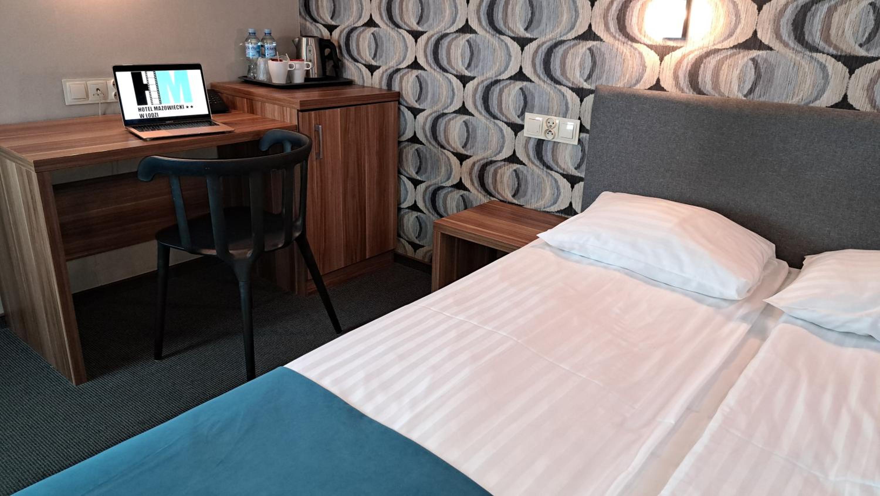 Standard King Room - Photo 7