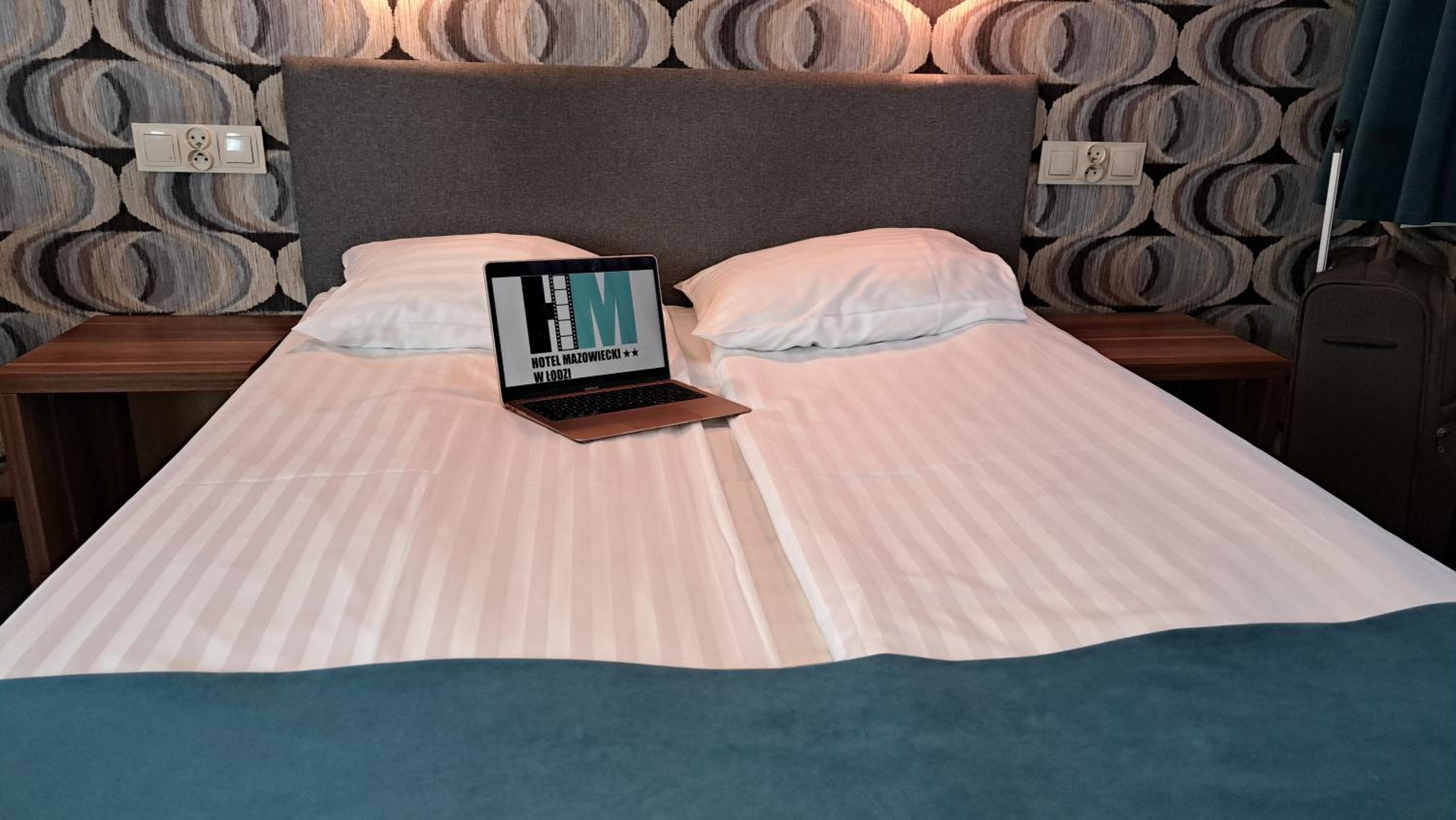 Standard King Room - Photo 9