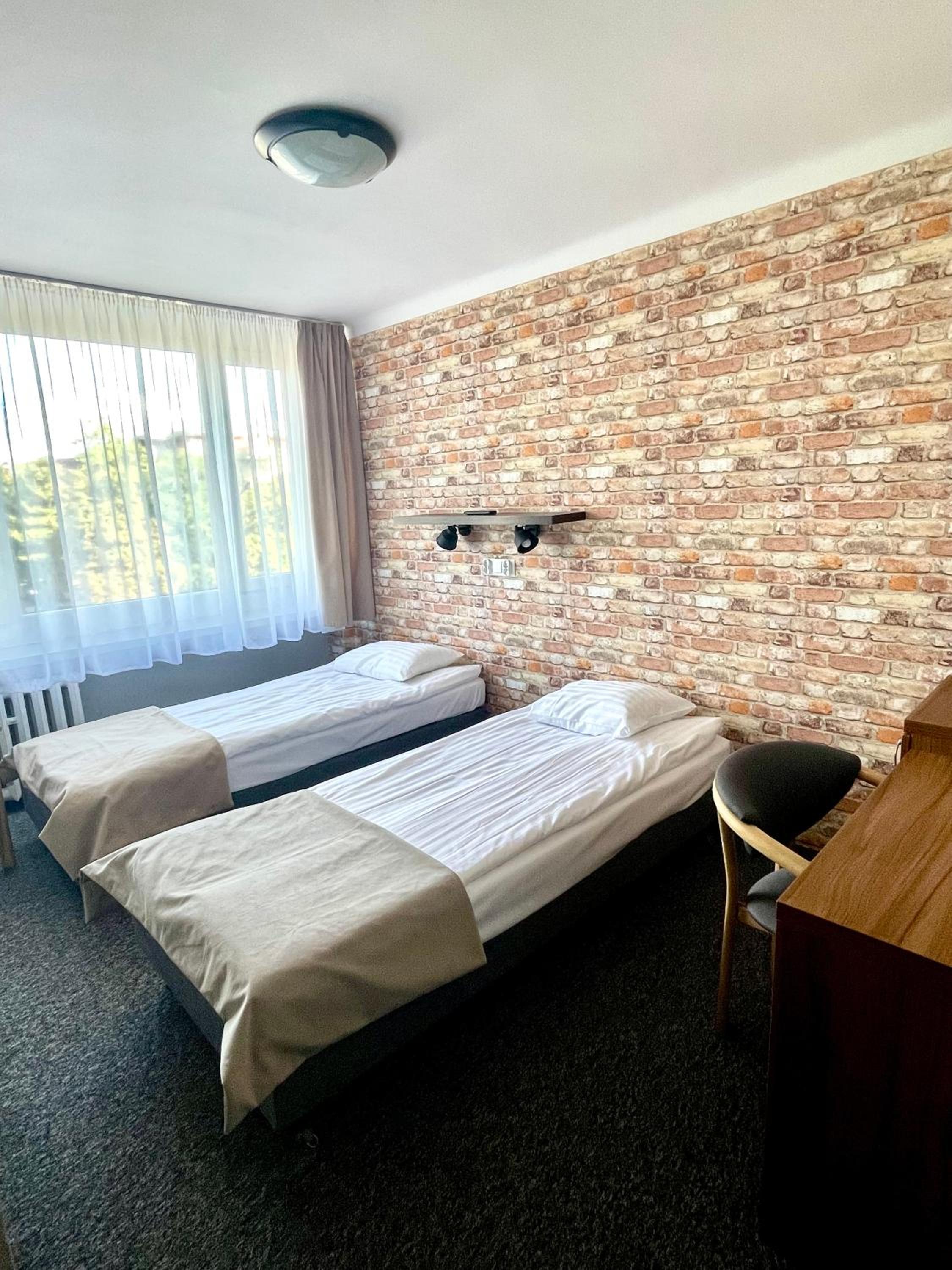 Standard Twin Room - Photo 26