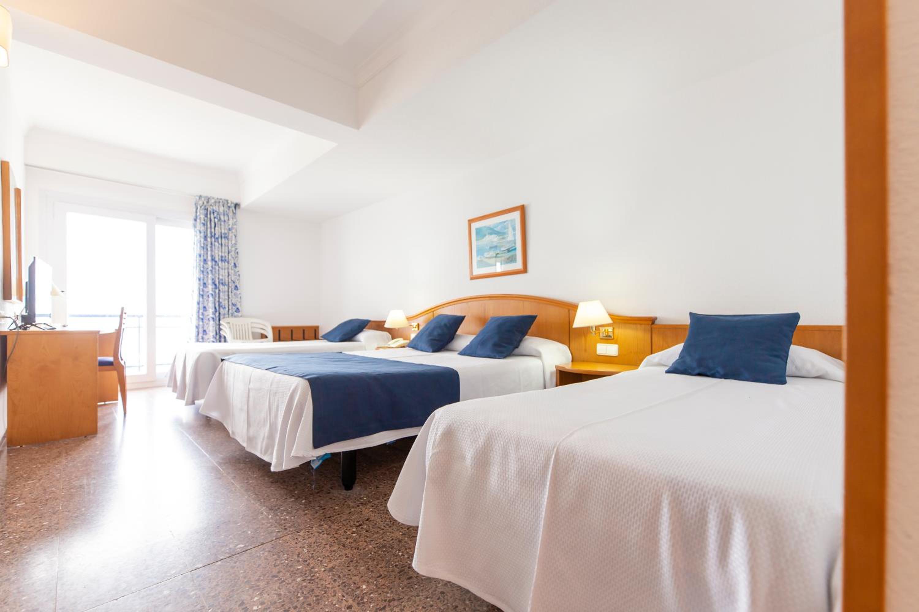 Habitación Cuádruple con Vista al Mar