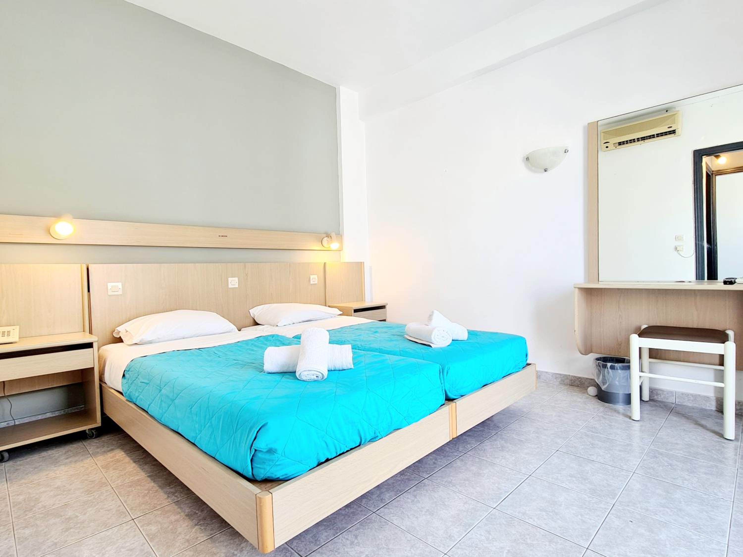 Standard Double or Twin Room with Balcony - Photo 3