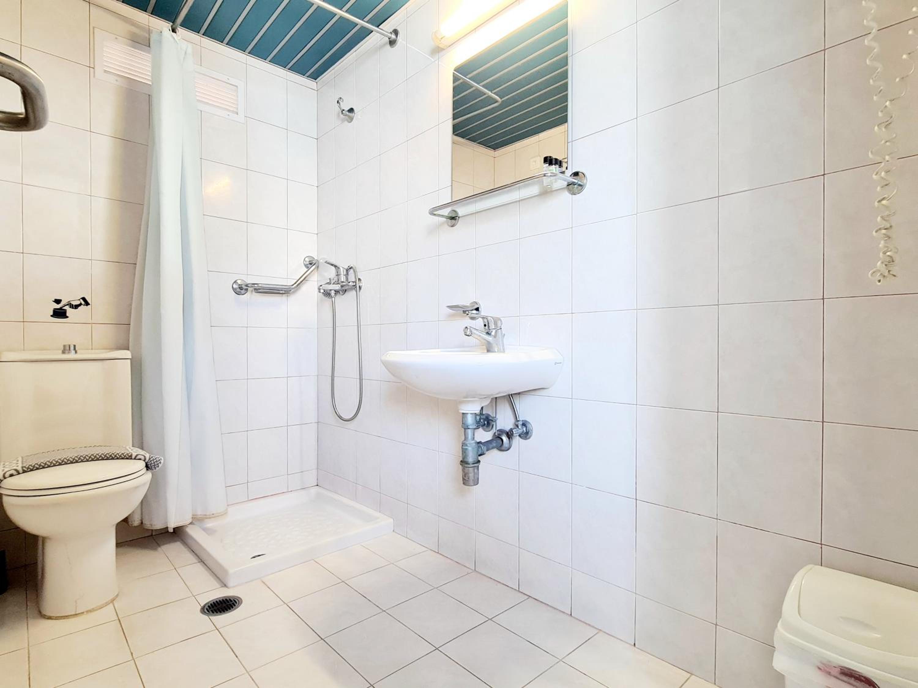 Standard Double or Twin Room with Balcony - Photo 20