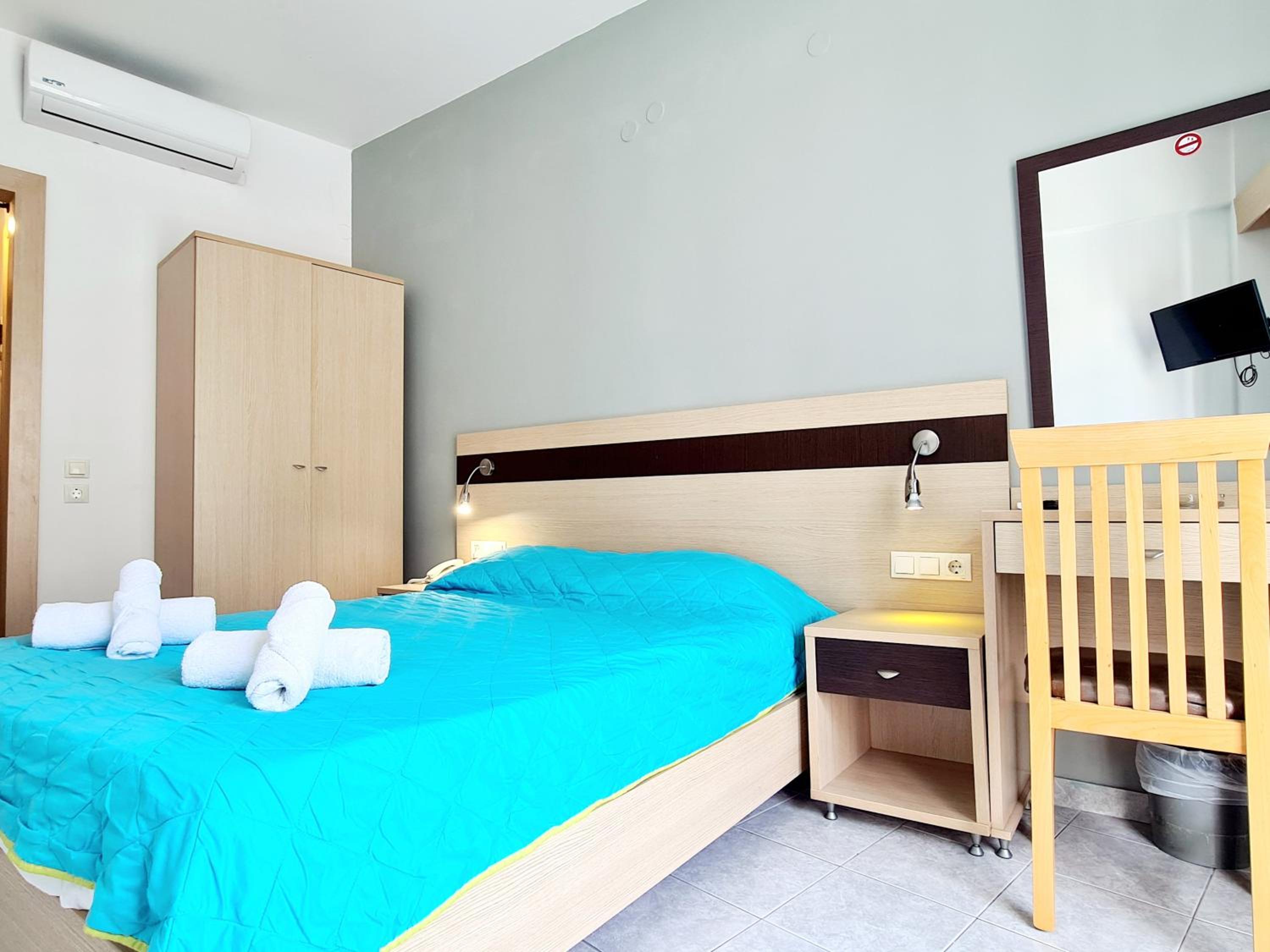 Standard Double or Twin Room with Balcony - Photo 21