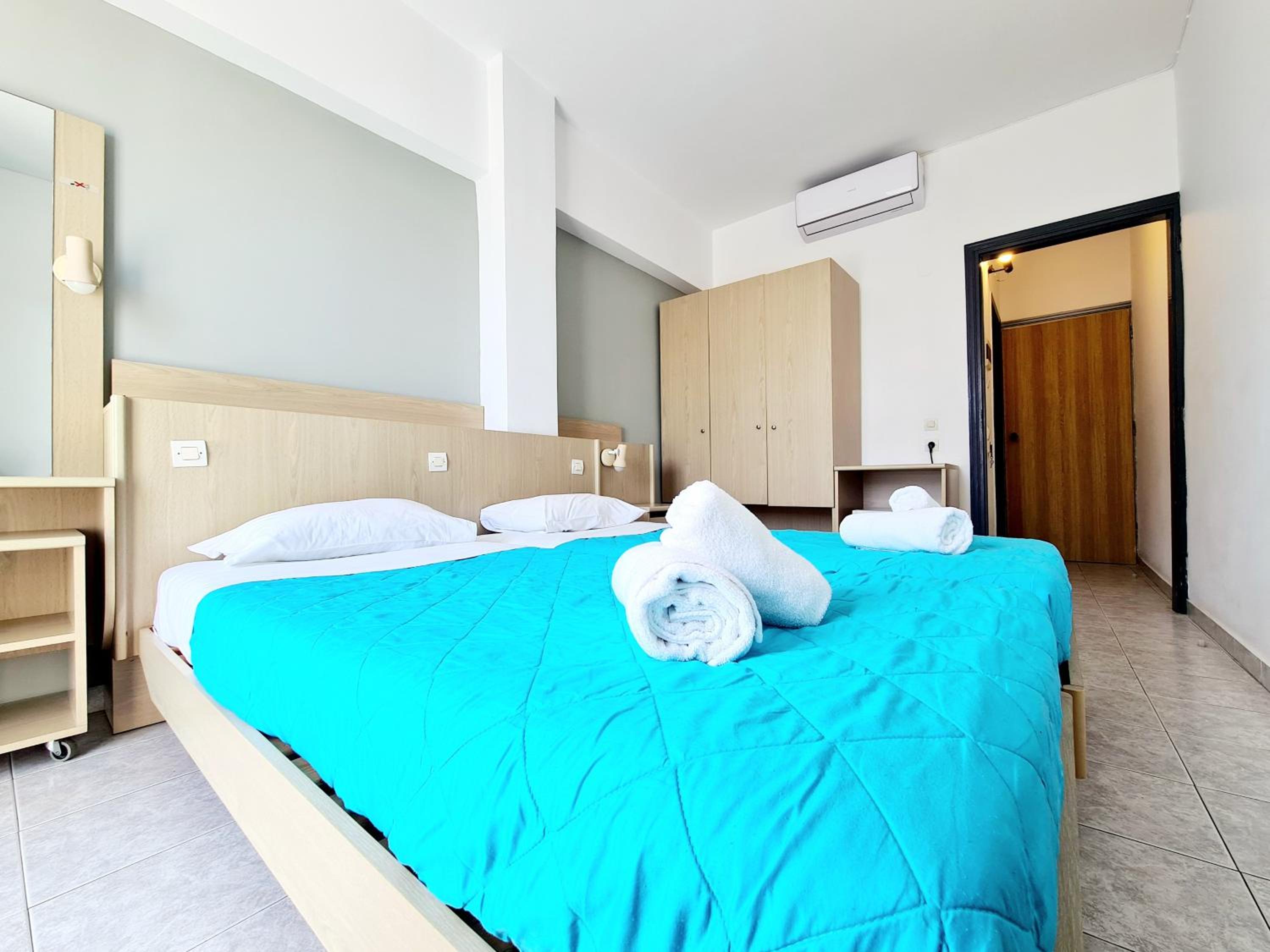 Standard Double or Twin Room with Balcony - Photo 23