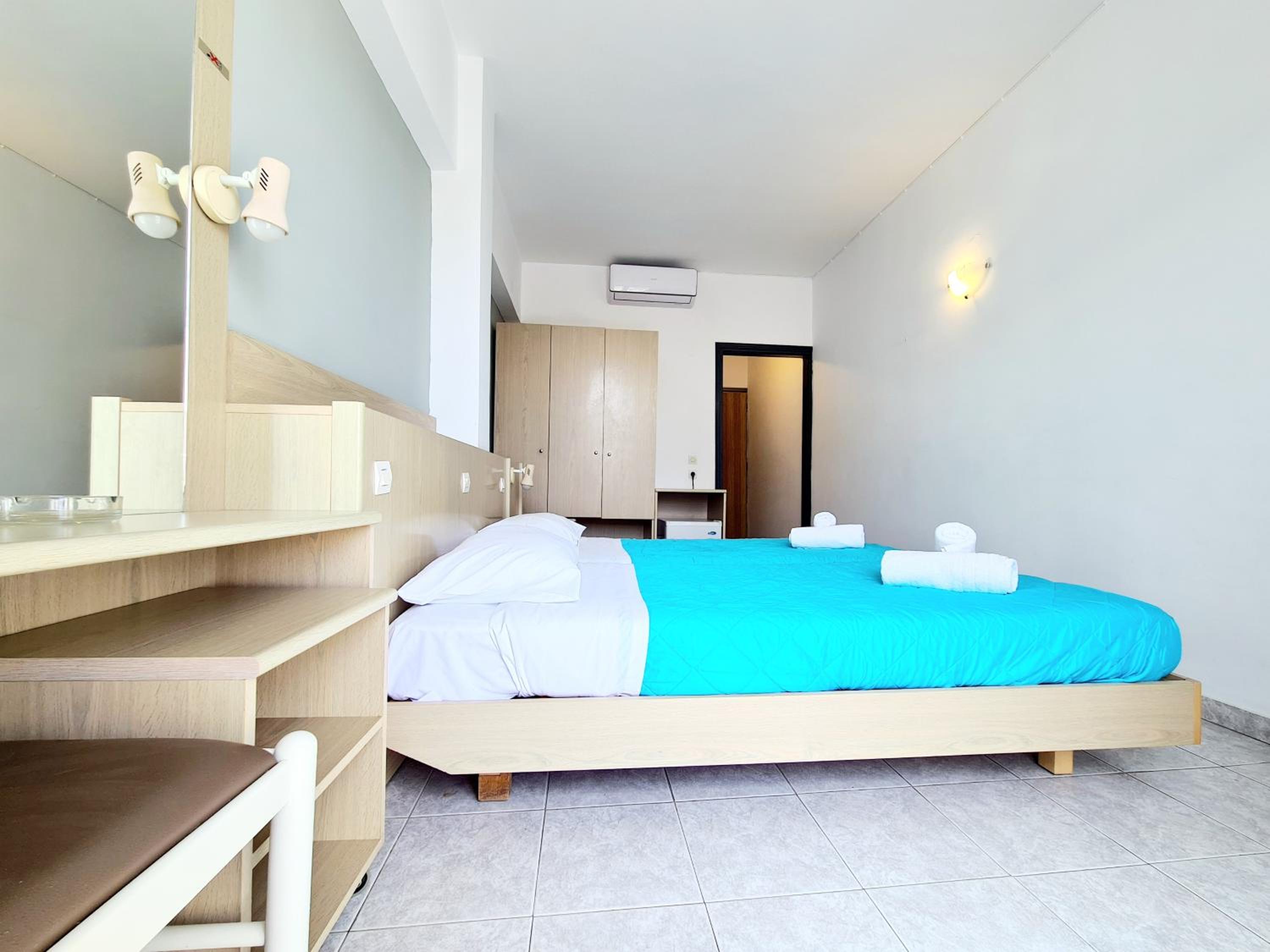 Standard Double or Twin Room with Balcony - Photo 24