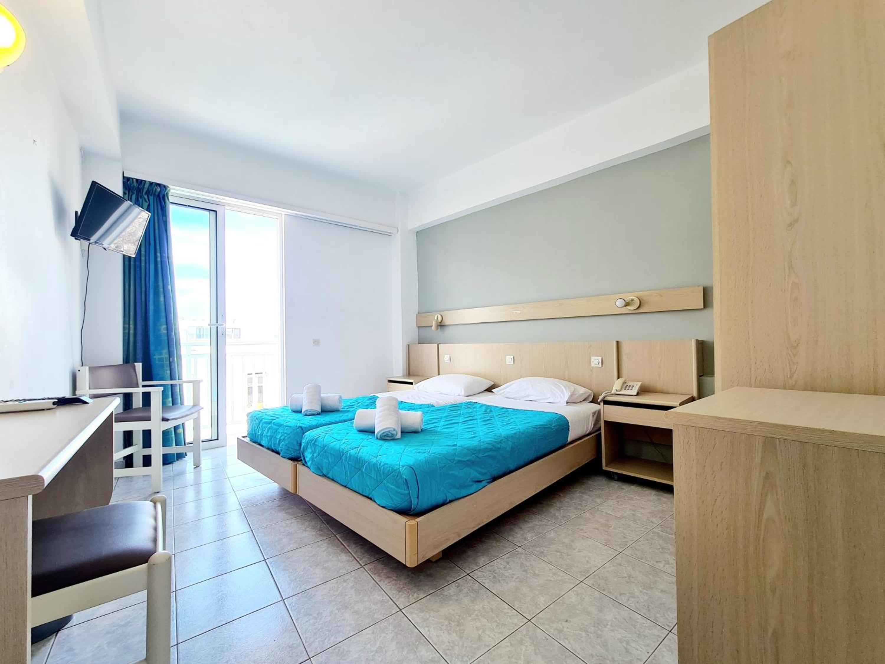 Standard Double or Twin Room with Balcony - Photo 5