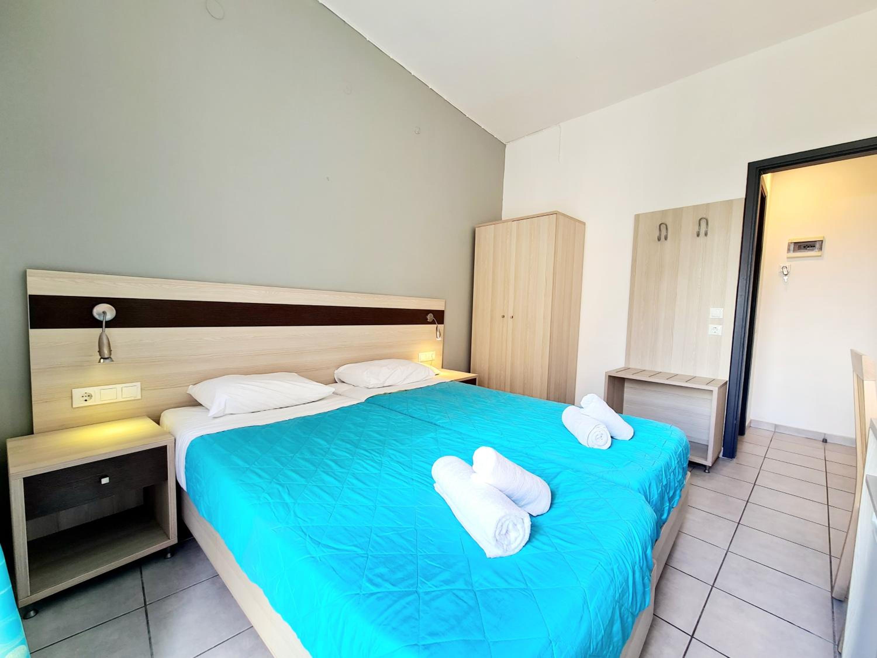 Standard Double or Twin Room with Balcony - Photo 6