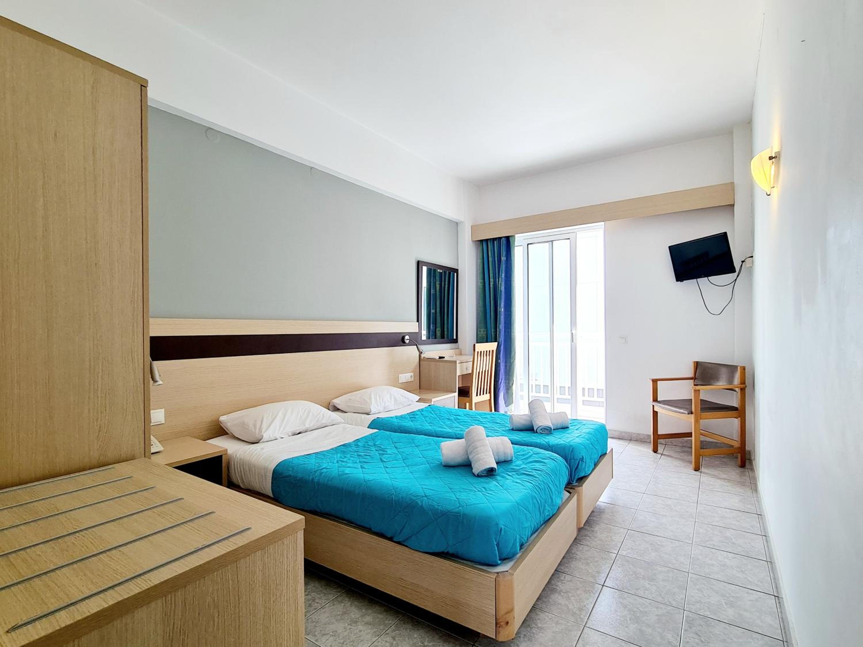 Standard Double or Twin Room with Balcony - Photo 7