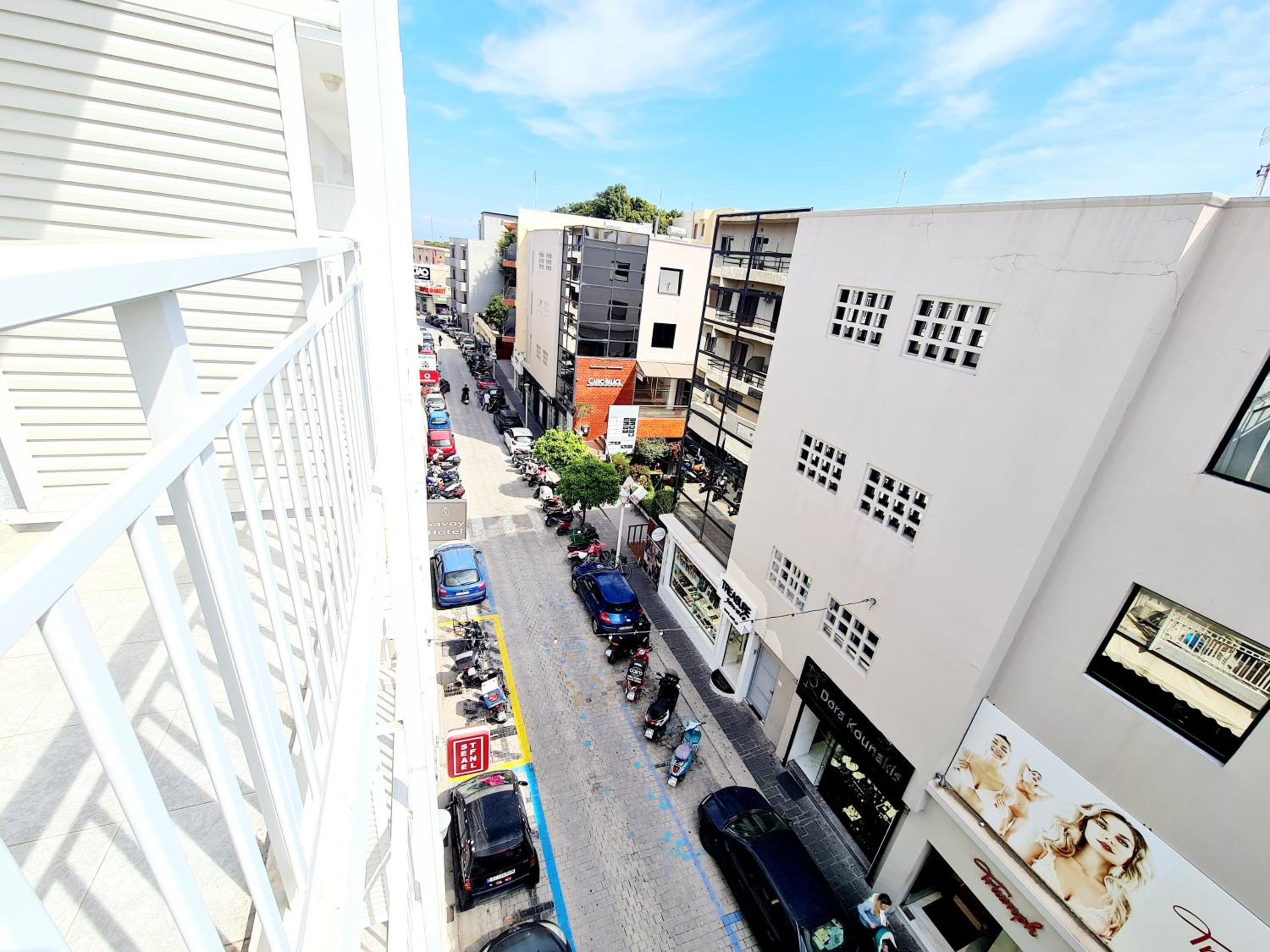 Standard Double or Twin Room with Balcony - Photo 9