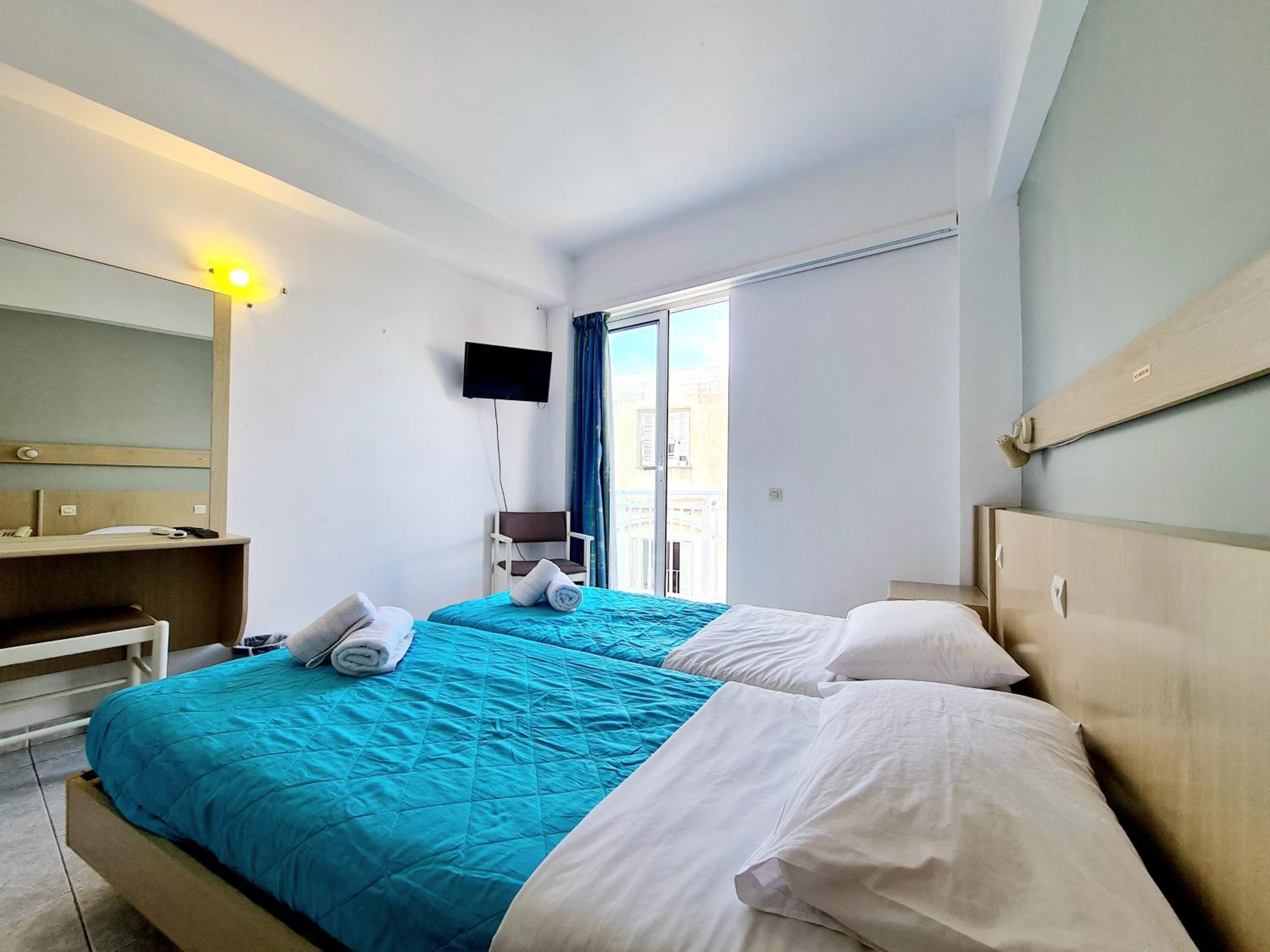 Standard Double or Twin Room with Balcony - Photo 10