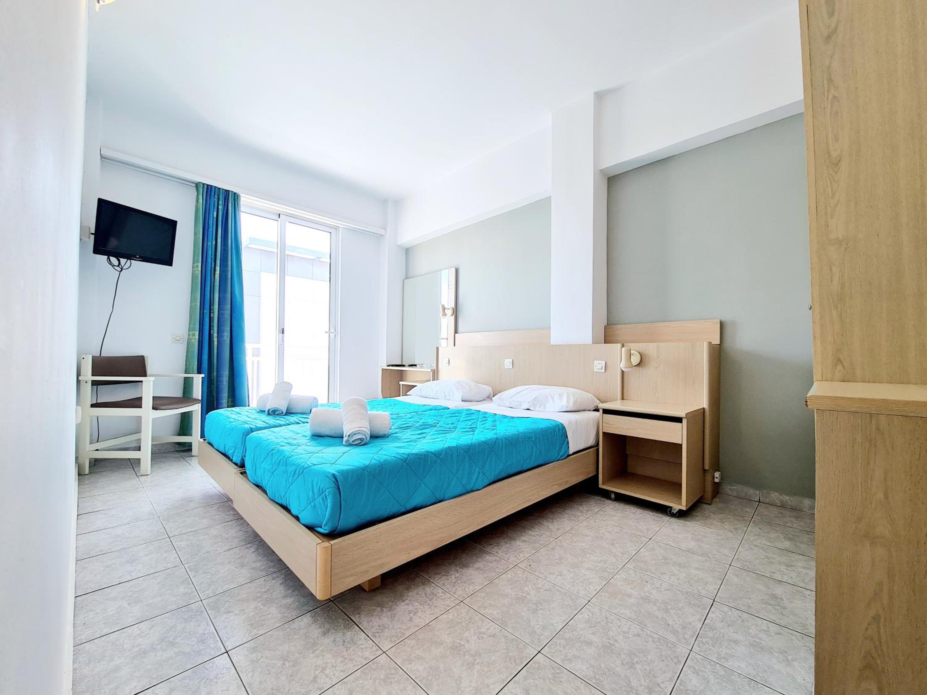 Standard Double or Twin Room with Balcony - Photo 11