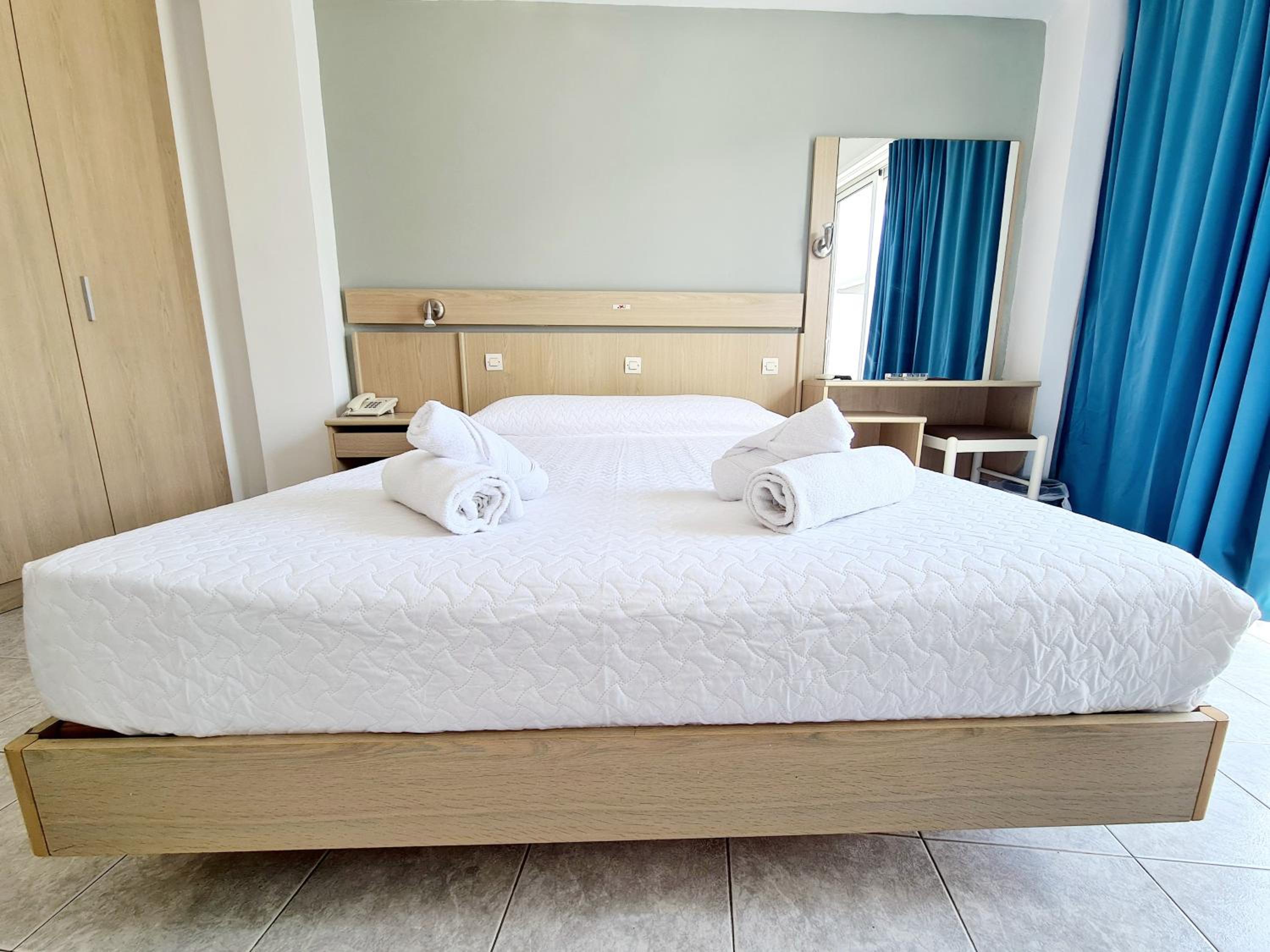 Standard Double or Twin Room with Balcony - Photo 13