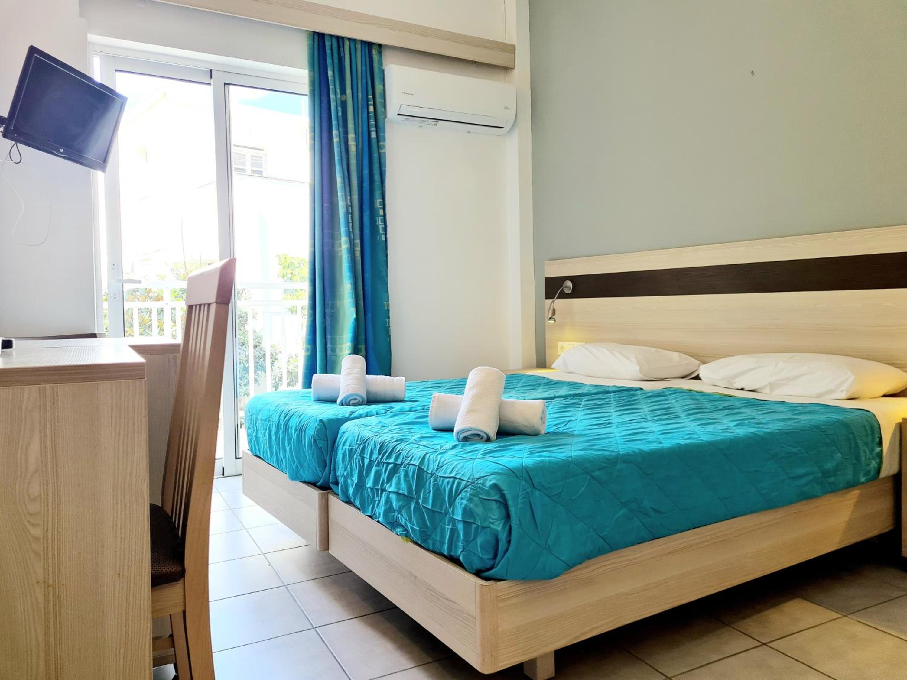 Standard Double or Twin Room with Balcony - Photo 14
