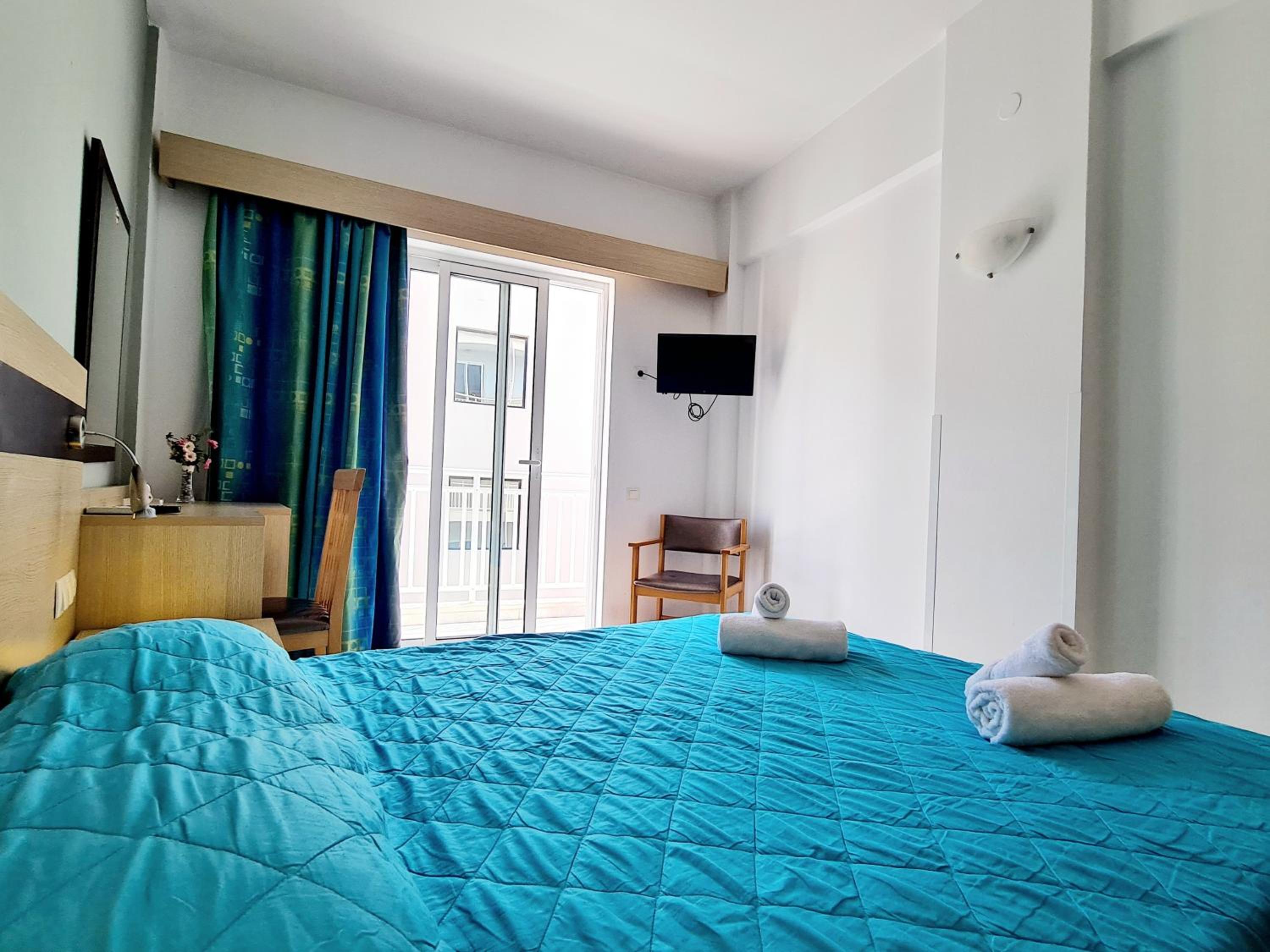 Standard Double or Twin Room with Balcony - Photo 15