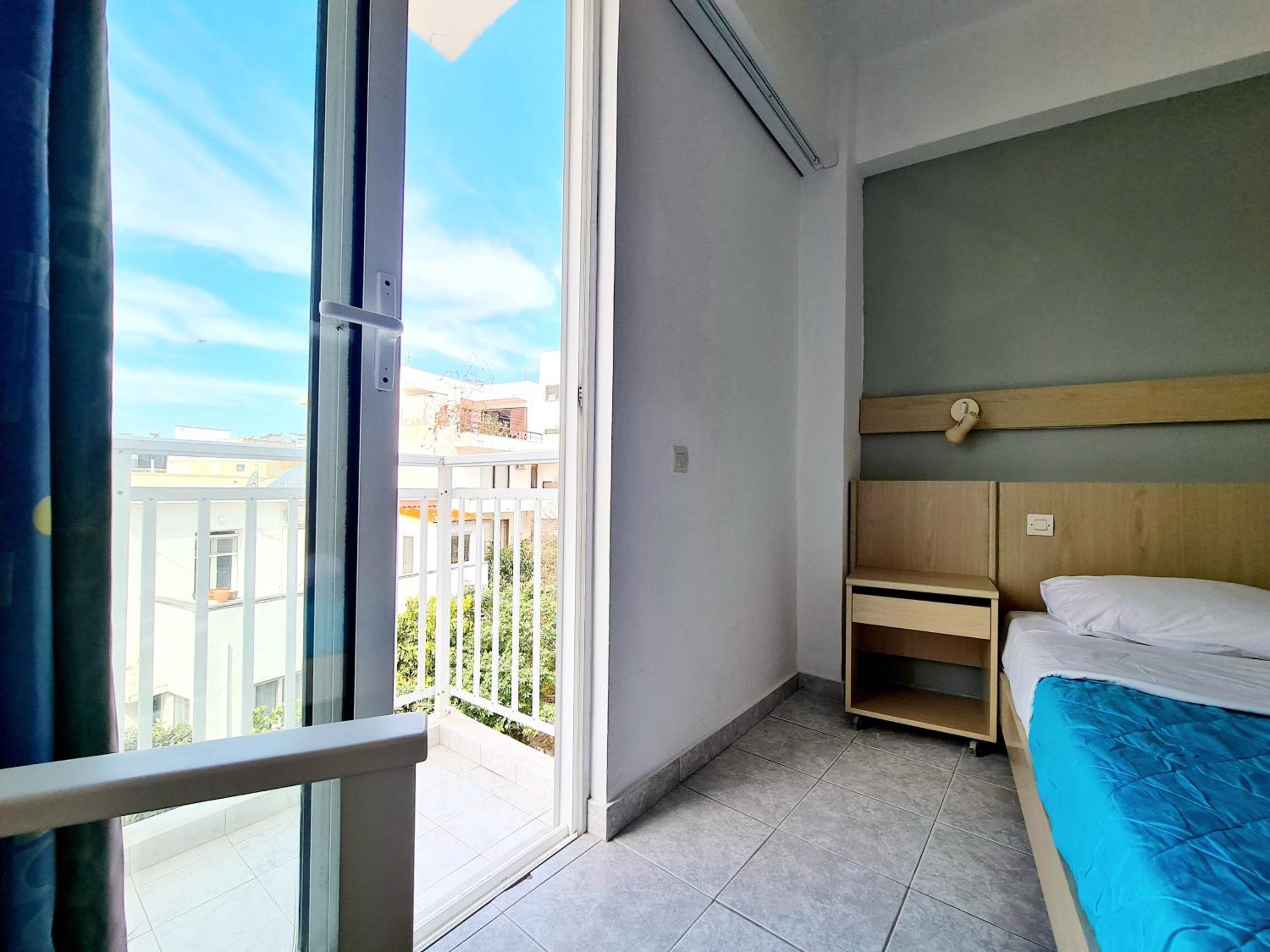 Standard Double or Twin Room with Balcony - Photo 16