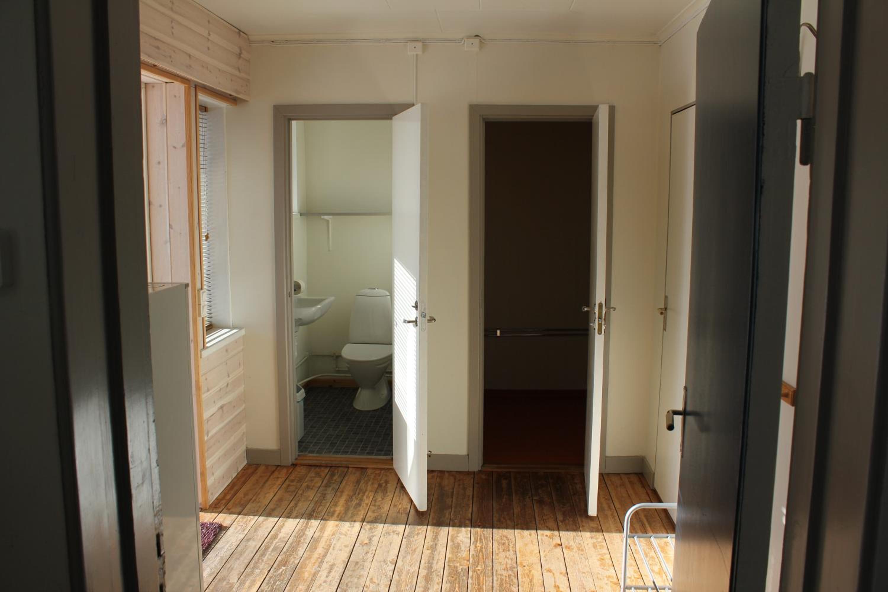 Two-Bedroom Apartment (8 Adults) - Photo 12