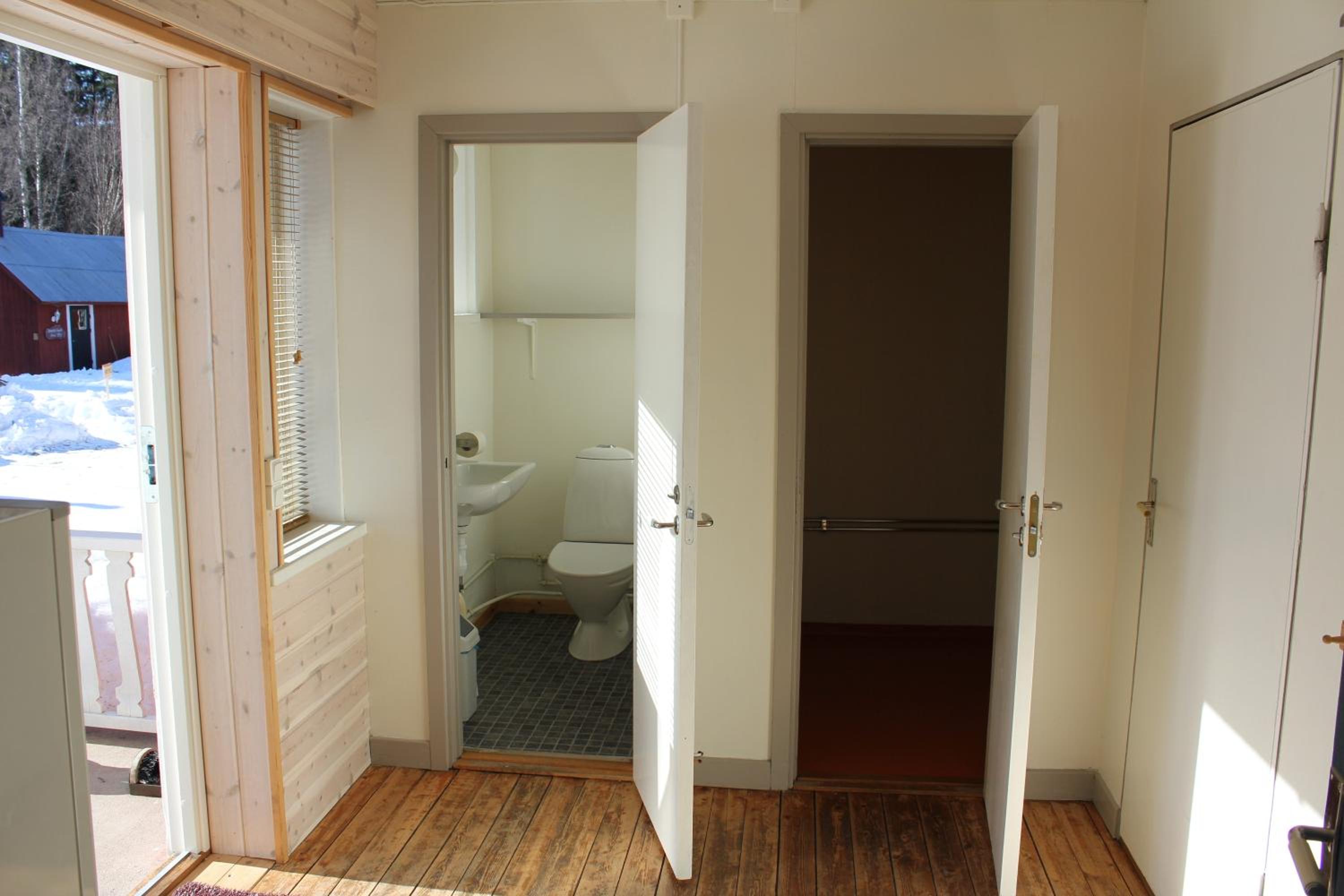 Two-Bedroom Apartment (8 Adults) - Photo 14