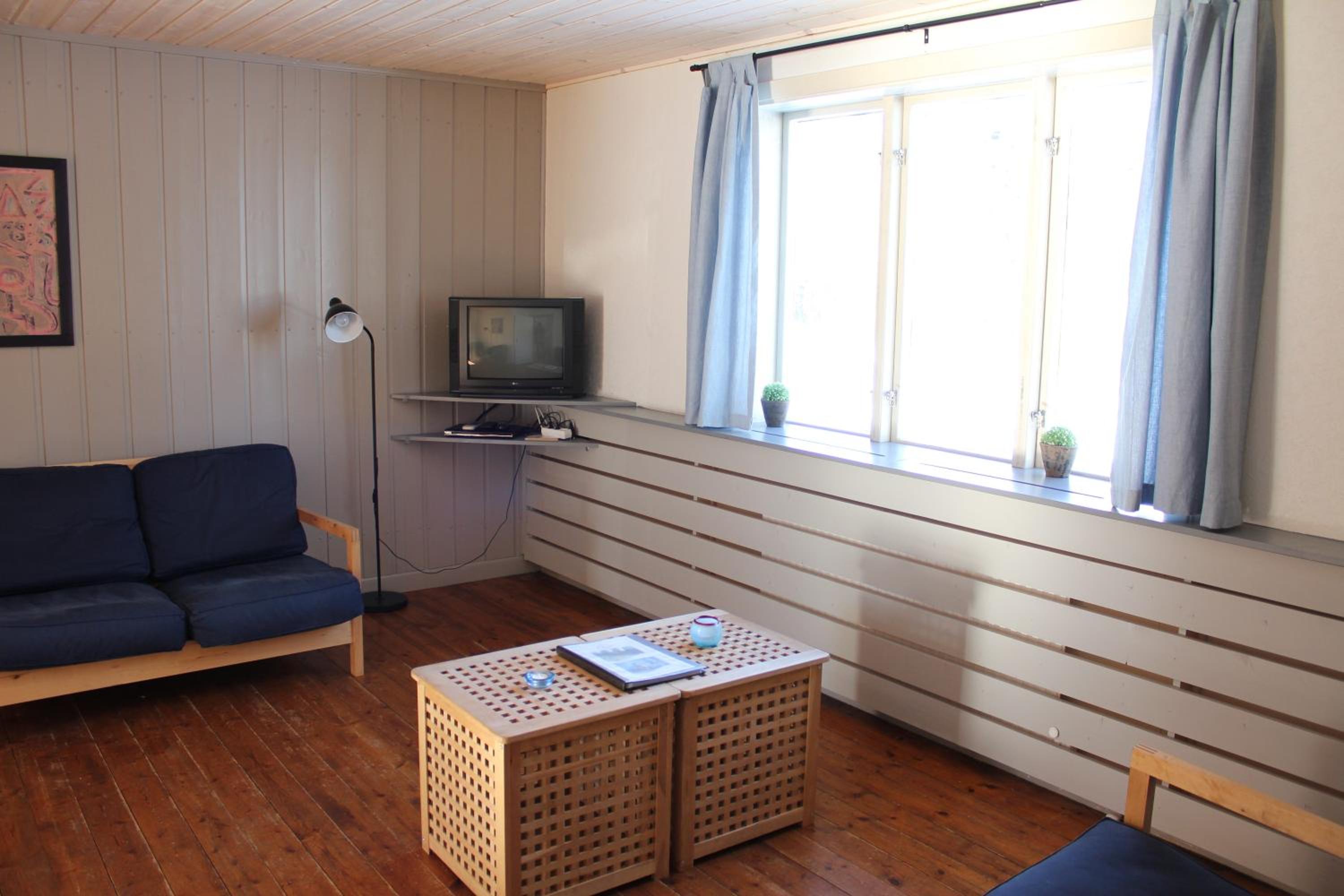 Two-Bedroom Apartment (8 Adults) - Photo 17
