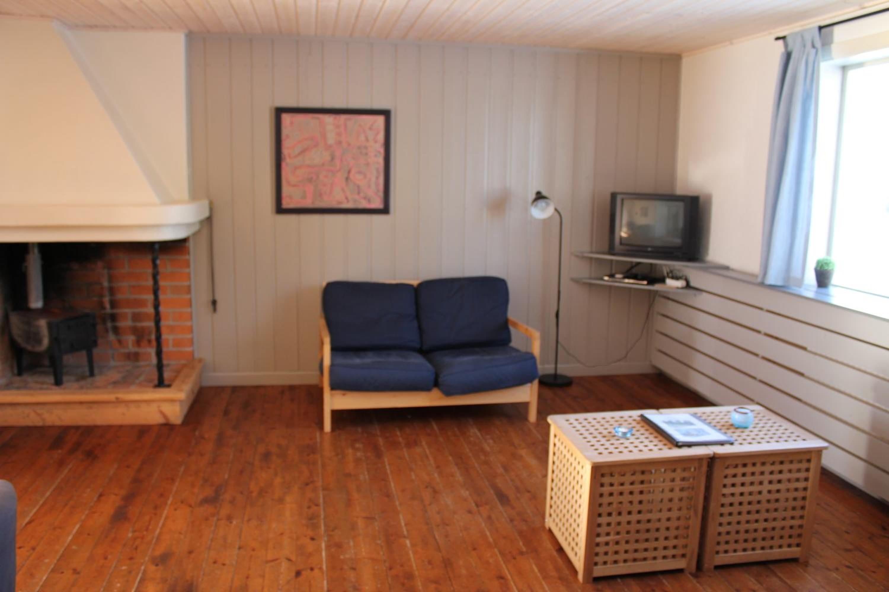 Two-Bedroom Apartment (8 Adults) - Photo 20