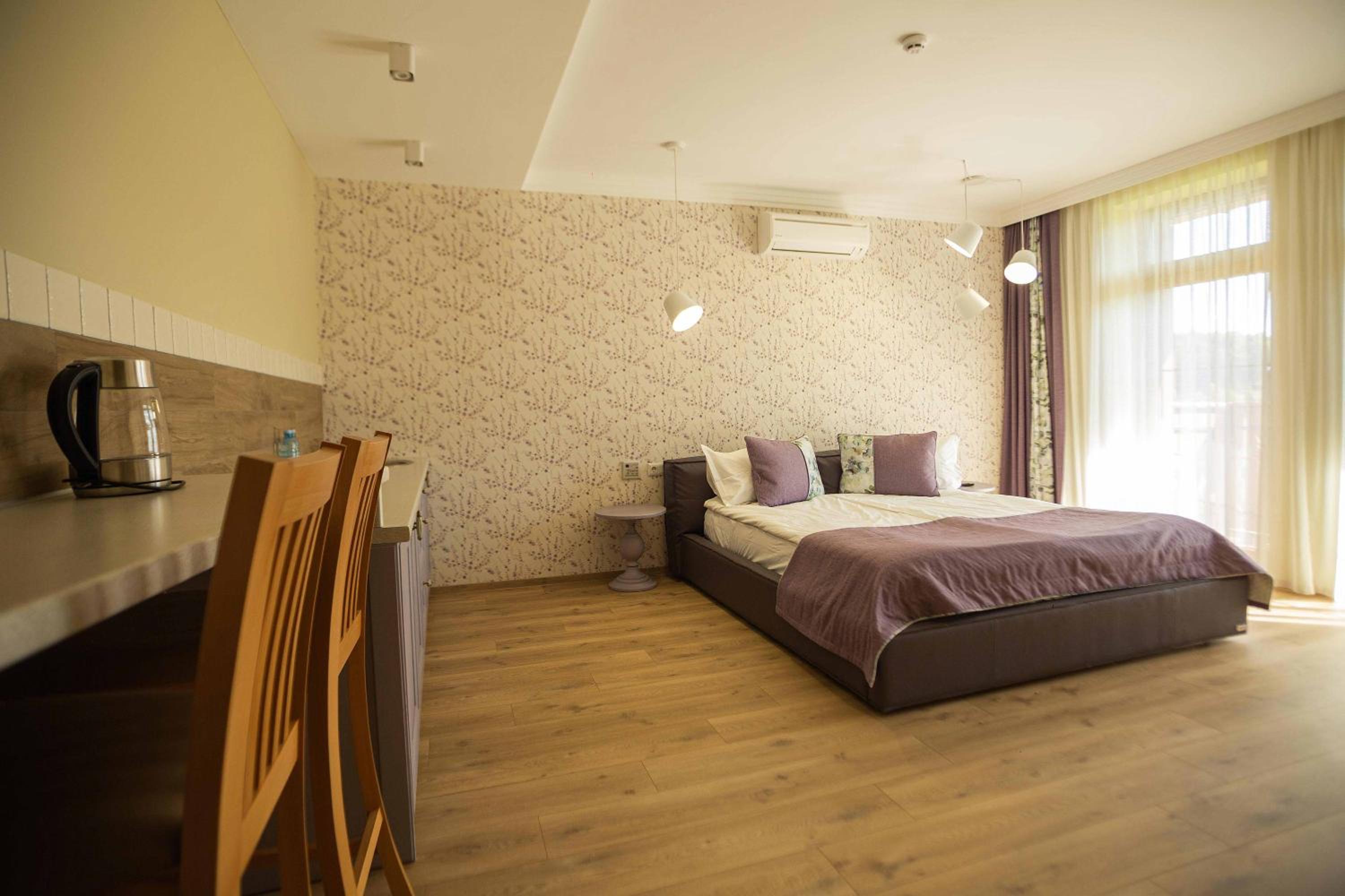Family Room with Balcony photo 2