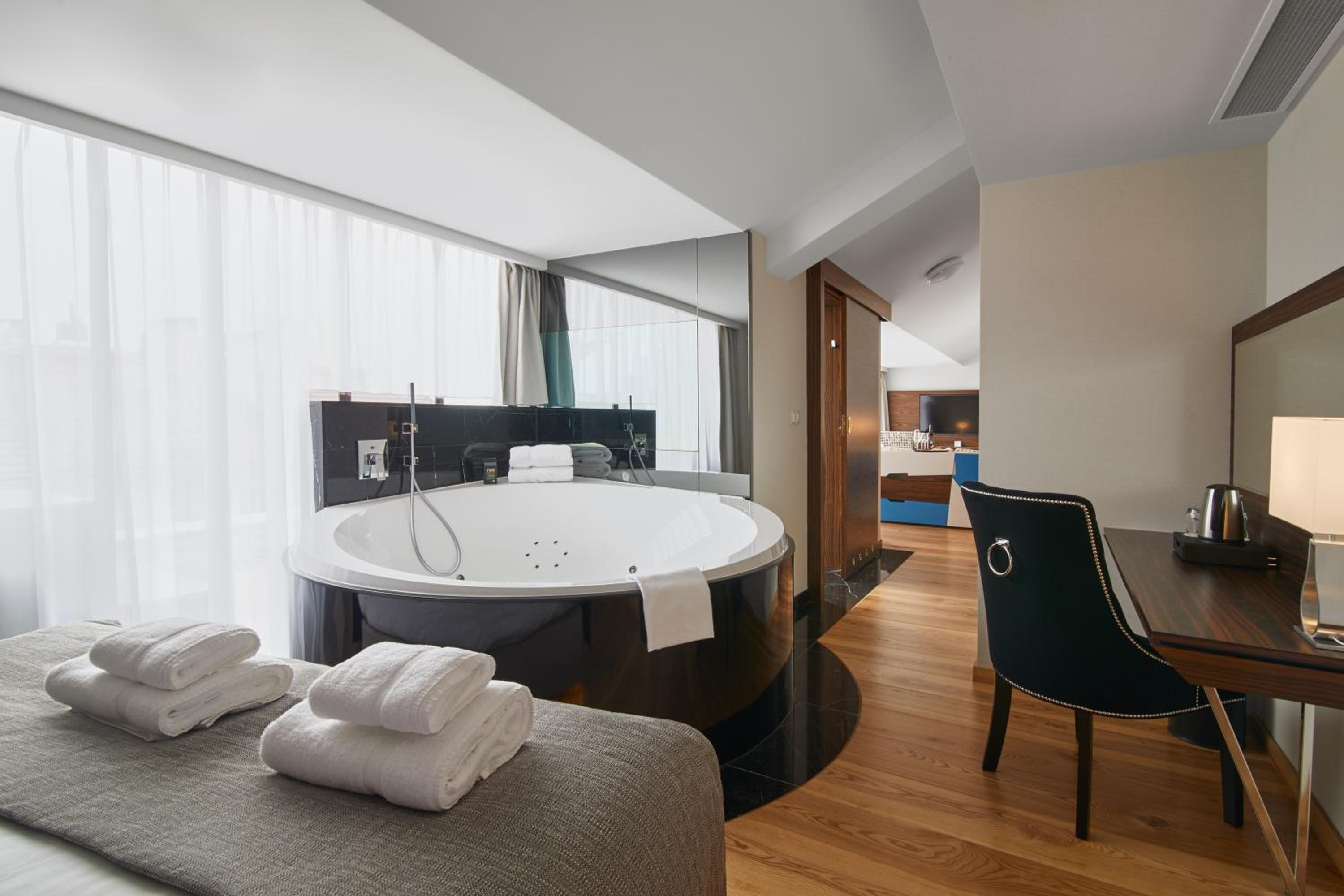 Horizon Terrace Suite