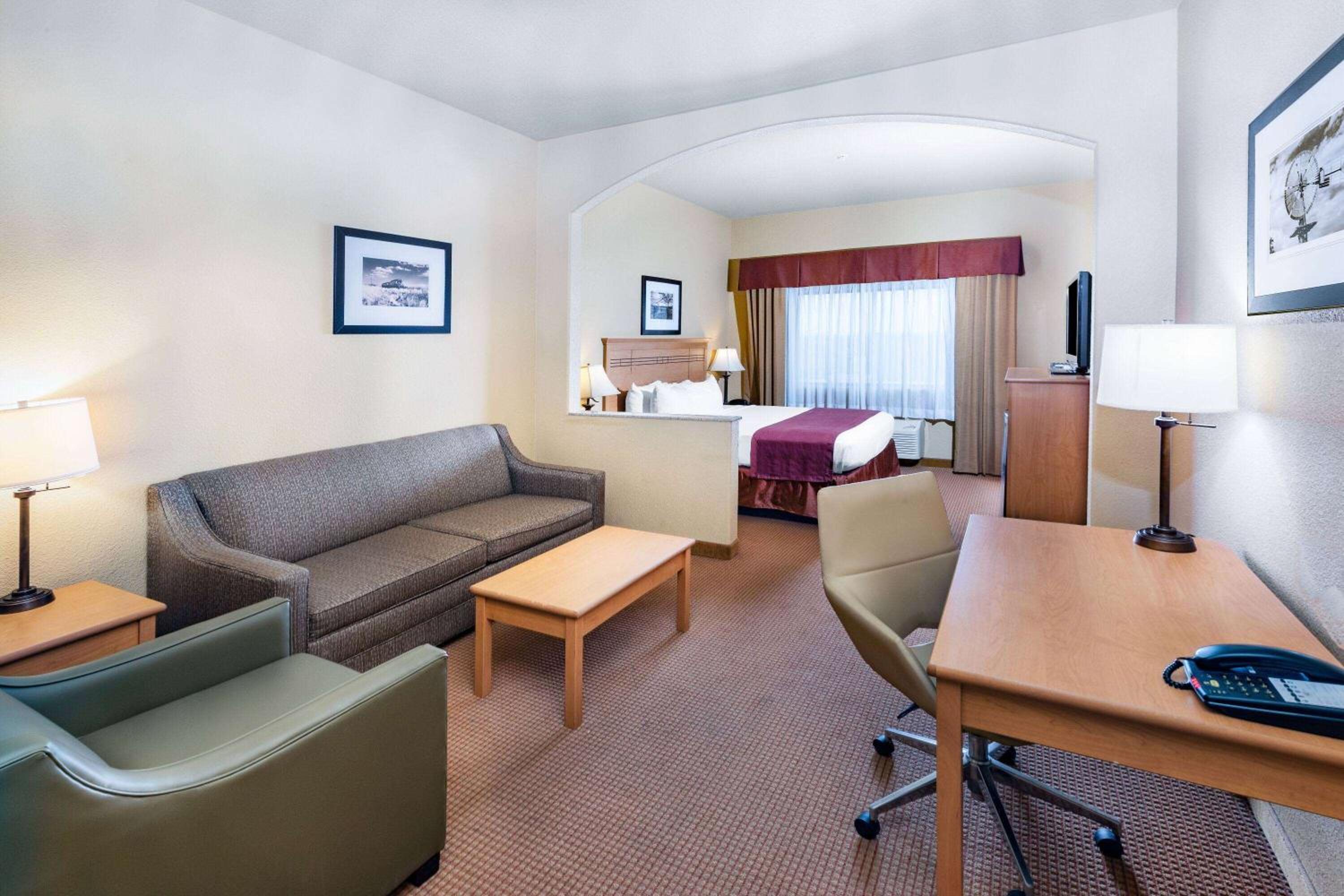 King Suite - Non-Smoking photo 1